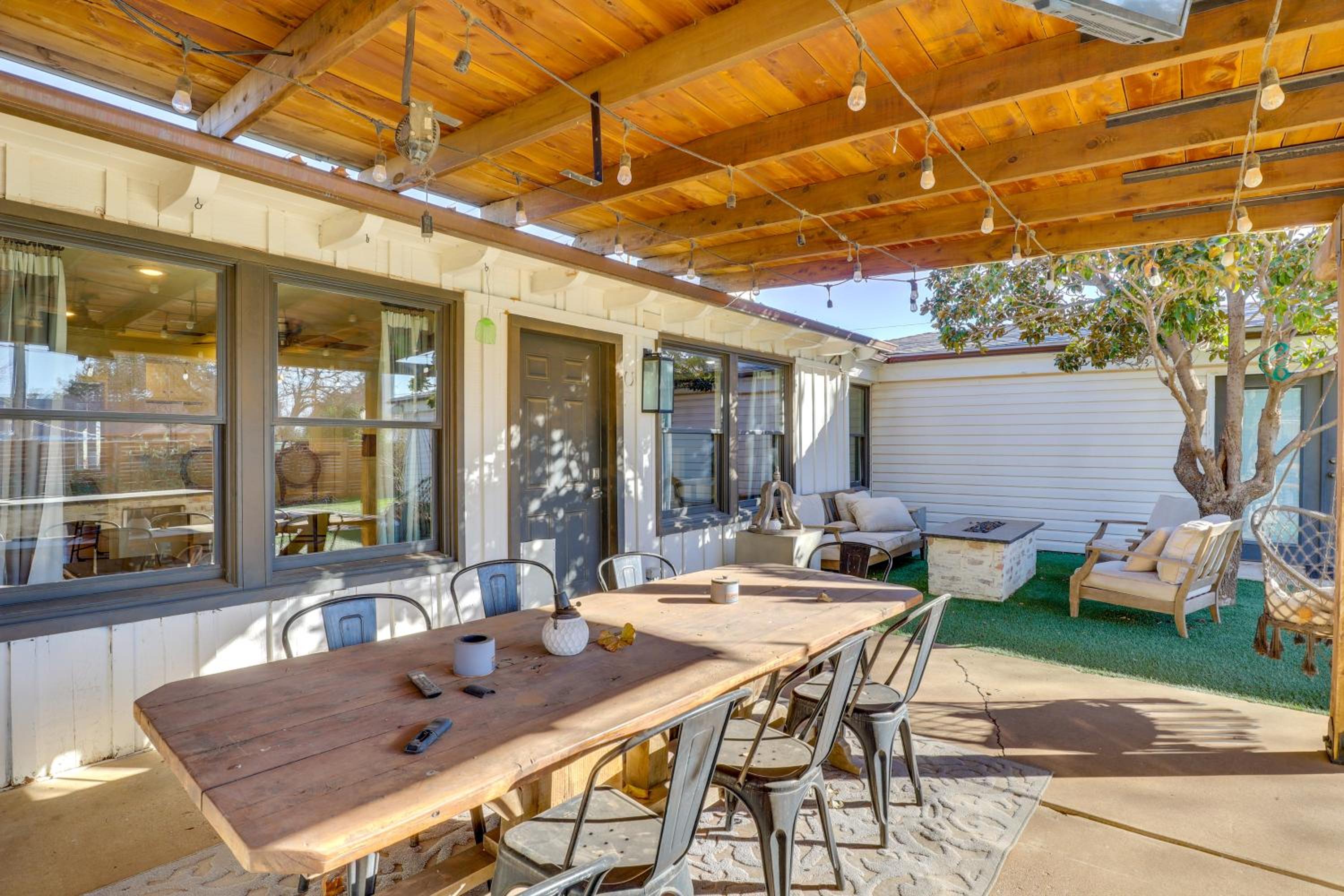 Heated Pool and Sauna Retreat 1 Mi to Texas Tech!