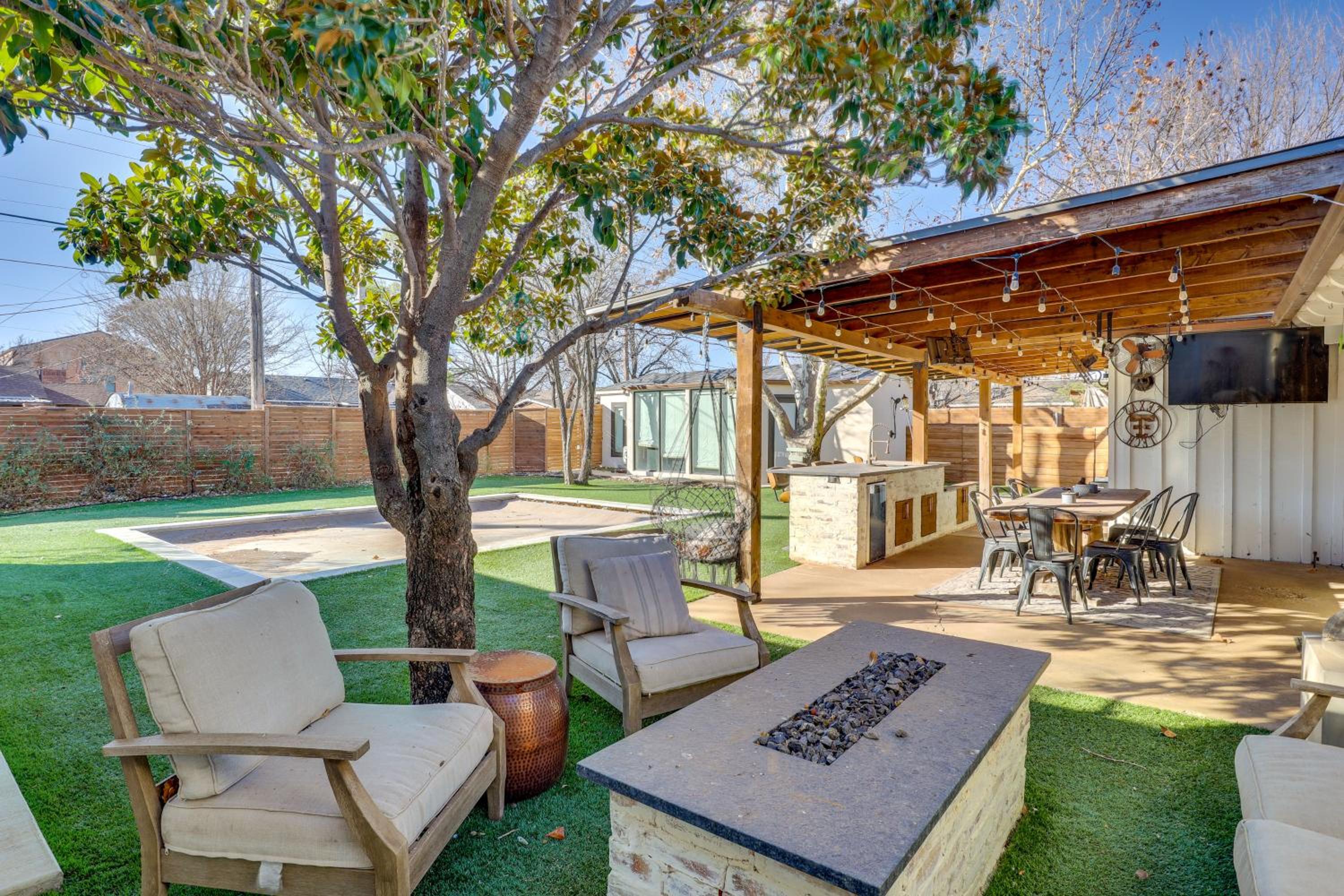 Heated Pool and Sauna Retreat 1 Mi to Texas Tech!