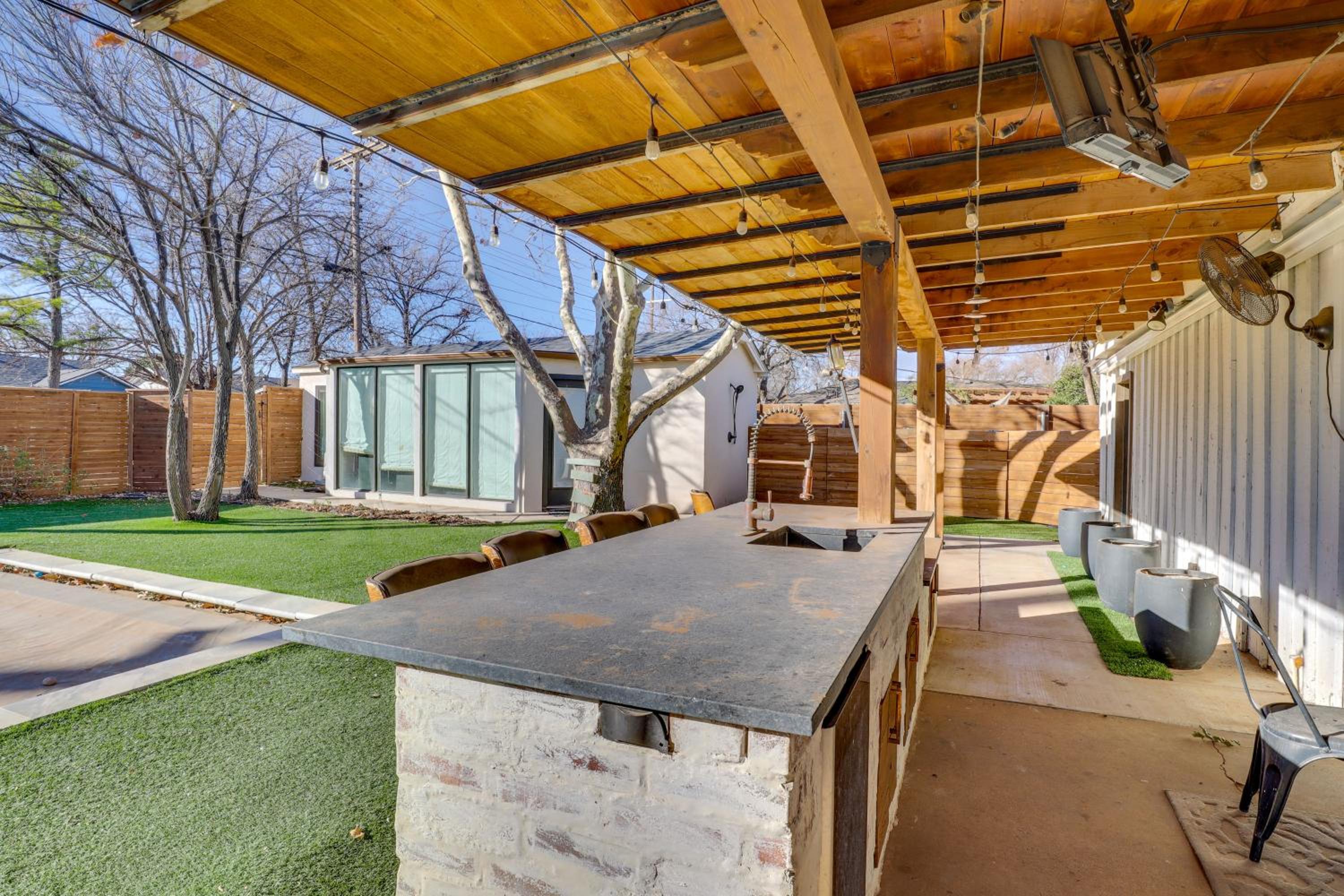 Heated Pool and Sauna Retreat 1 Mi to Texas Tech!