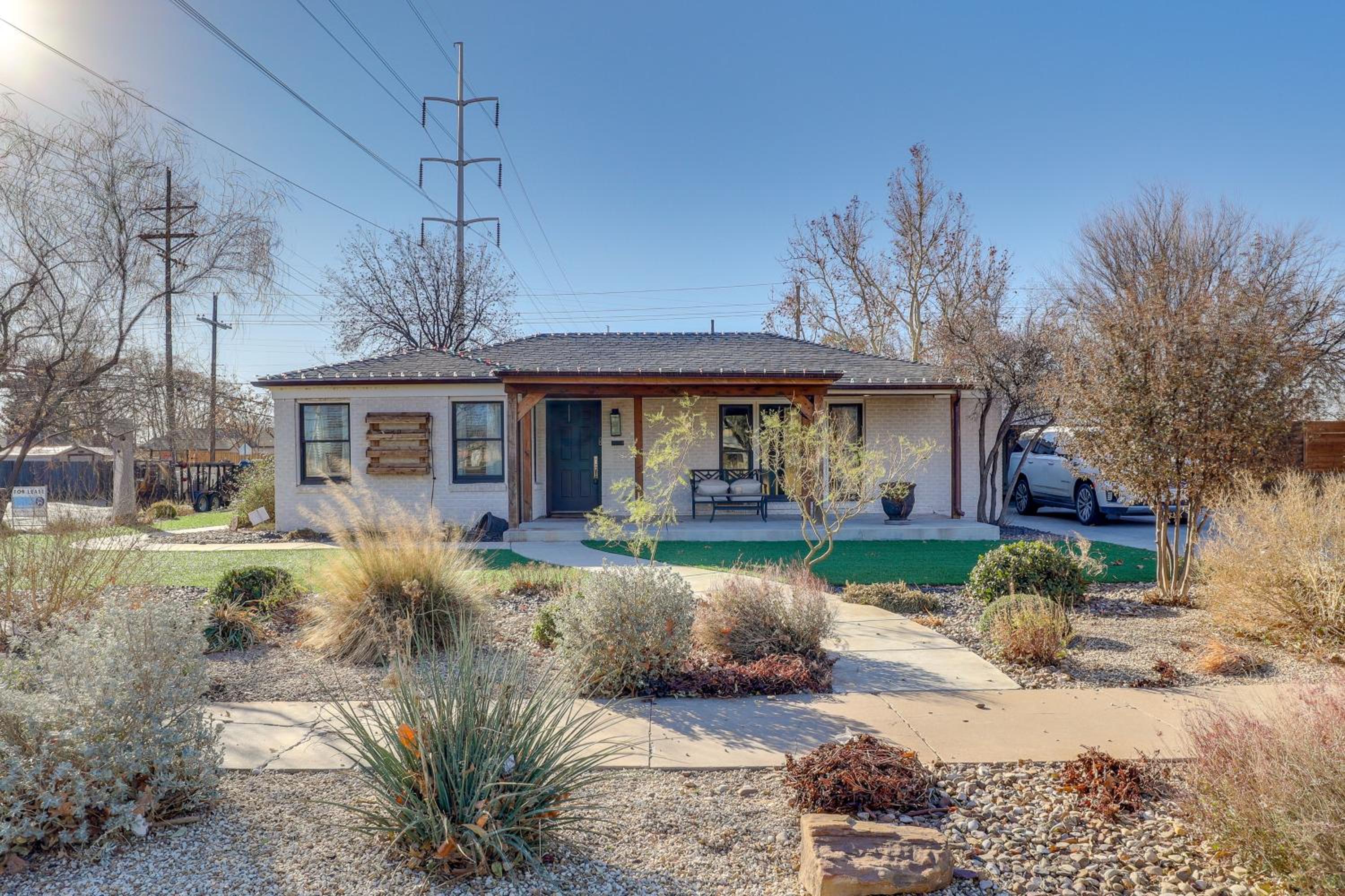 Heated Pool and Sauna Retreat 1 Mi to Texas Tech!