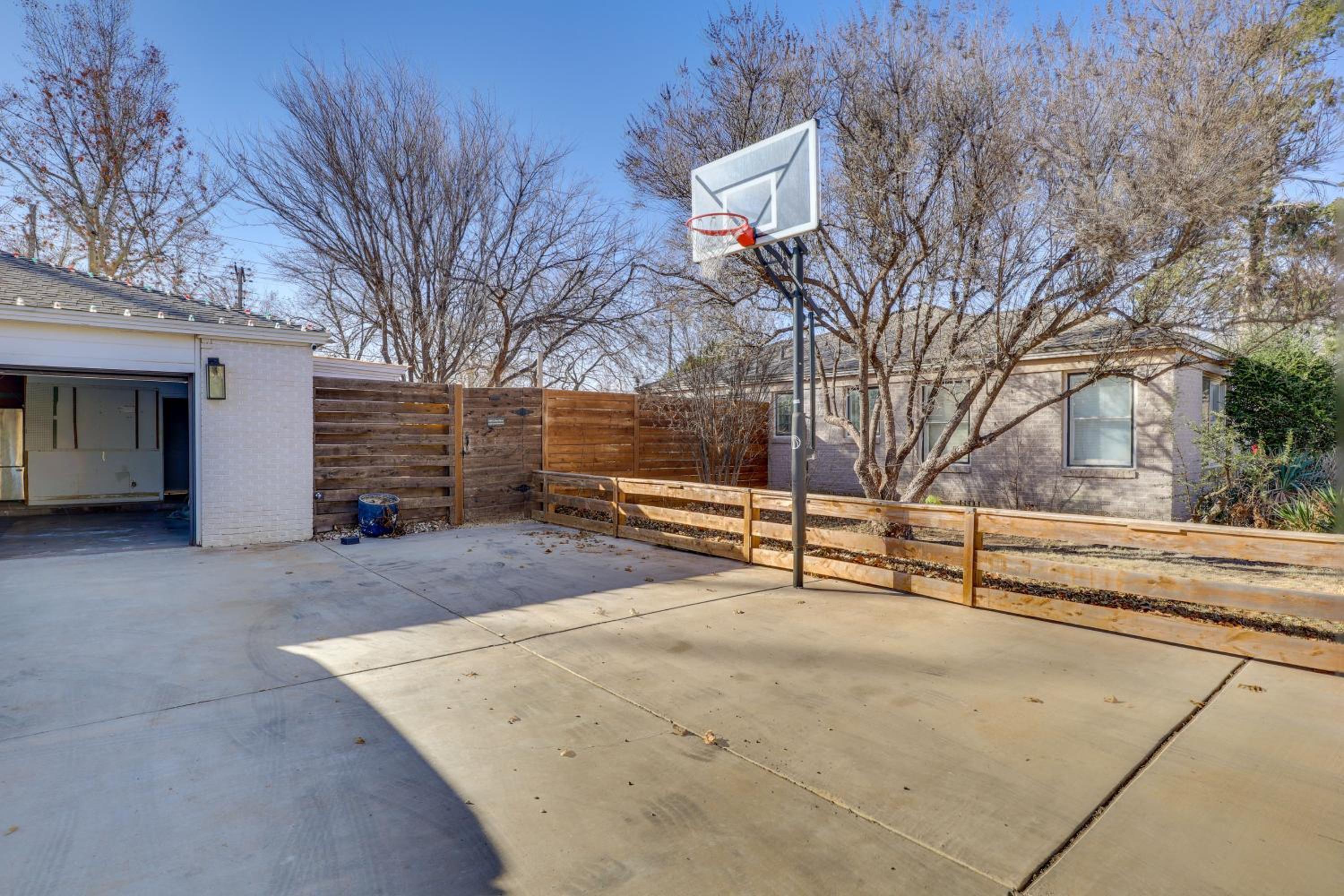 Heated Pool and Sauna Retreat 1 Mi to Texas Tech!