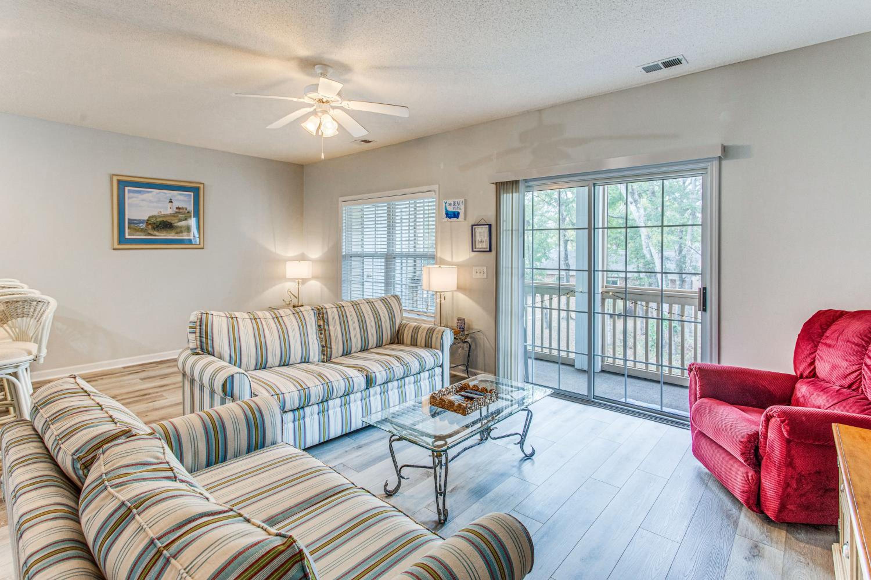 Condo with Pool Access, 1 Mi to Cherry Grove Beach!