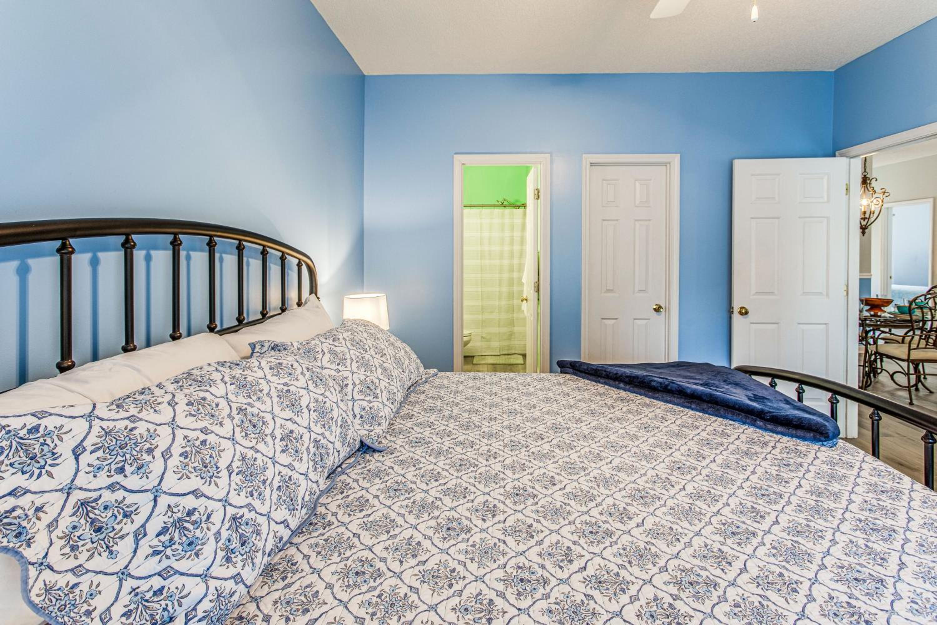 Condo with Pool Access, 1 Mi to Cherry Grove Beach!