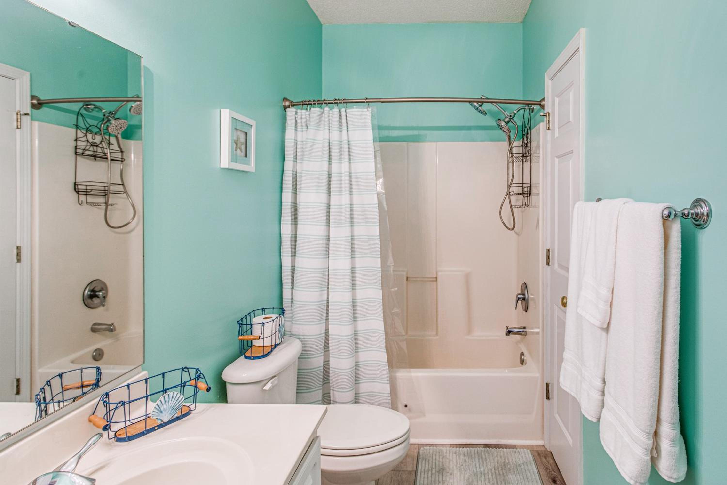 Condo with Pool Access, 1 Mi to Cherry Grove Beach!