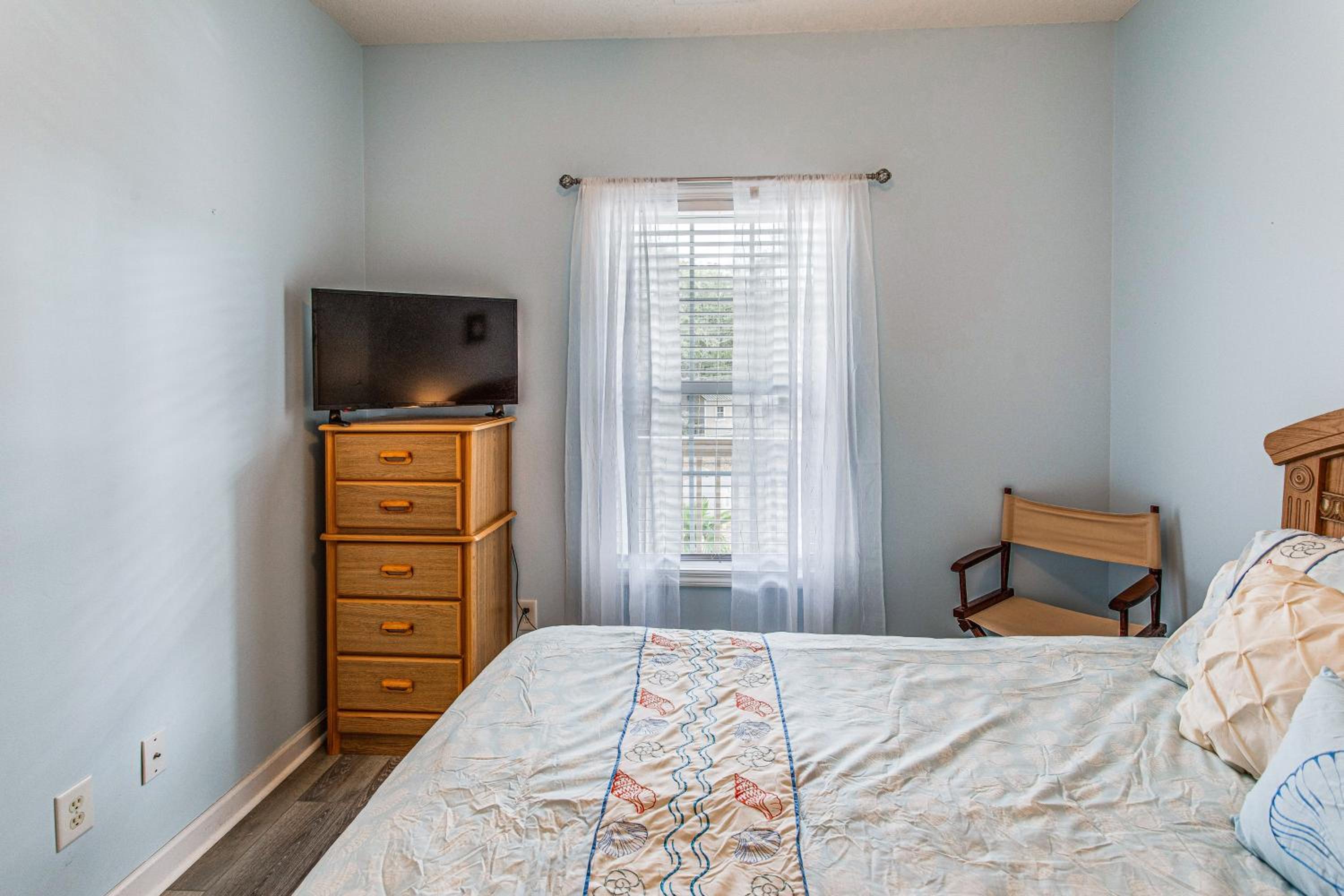 Condo with Pool Access, 1 Mi to Cherry Grove Beach!