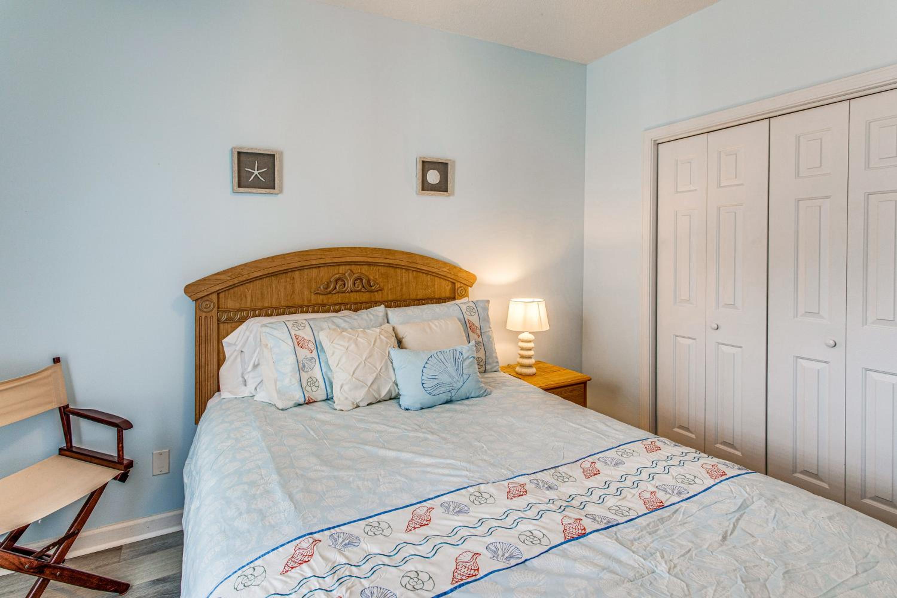 Condo with Pool Access, 1 Mi to Cherry Grove Beach!