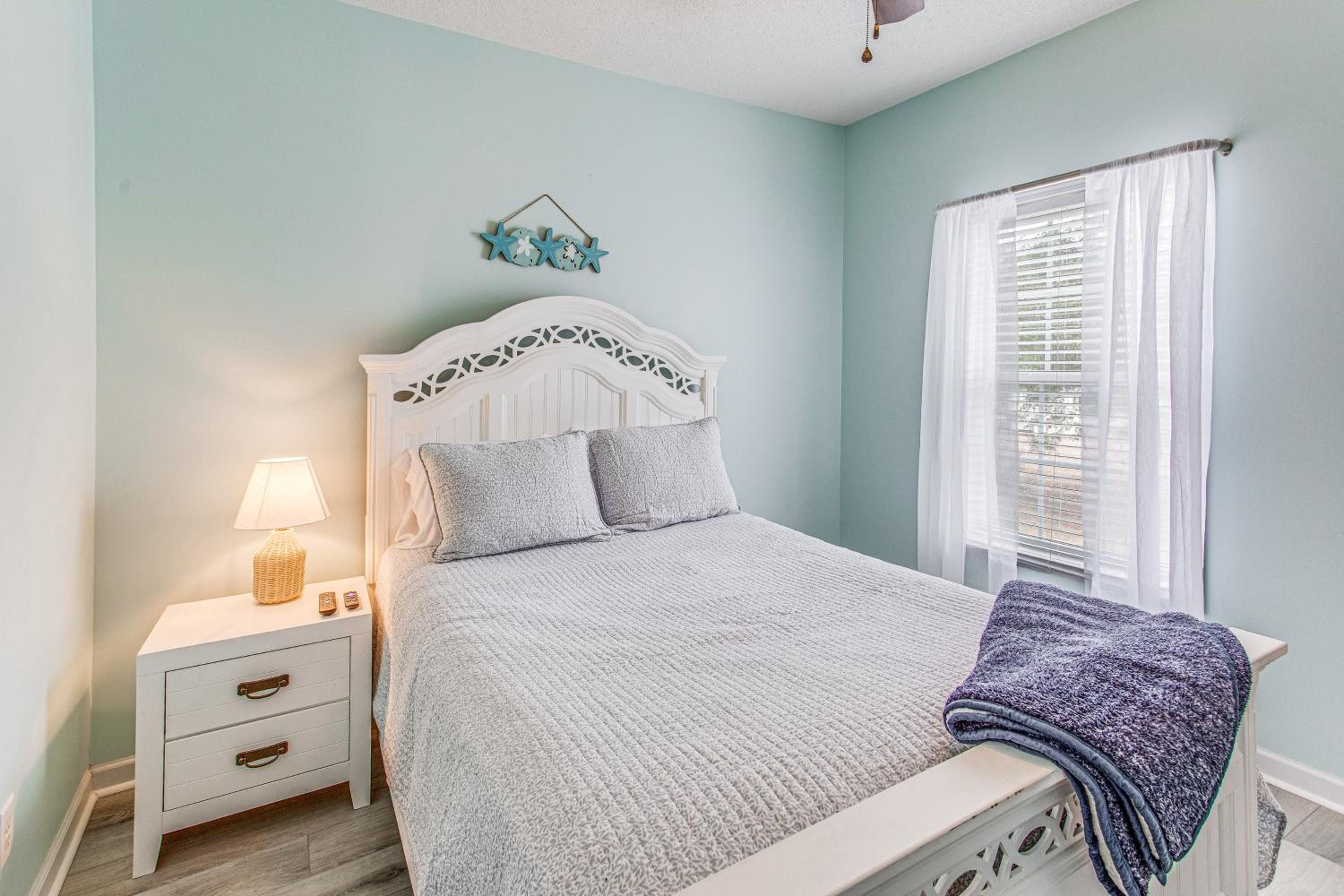 Condo with Pool Access, 1 Mi to Cherry Grove Beach!
