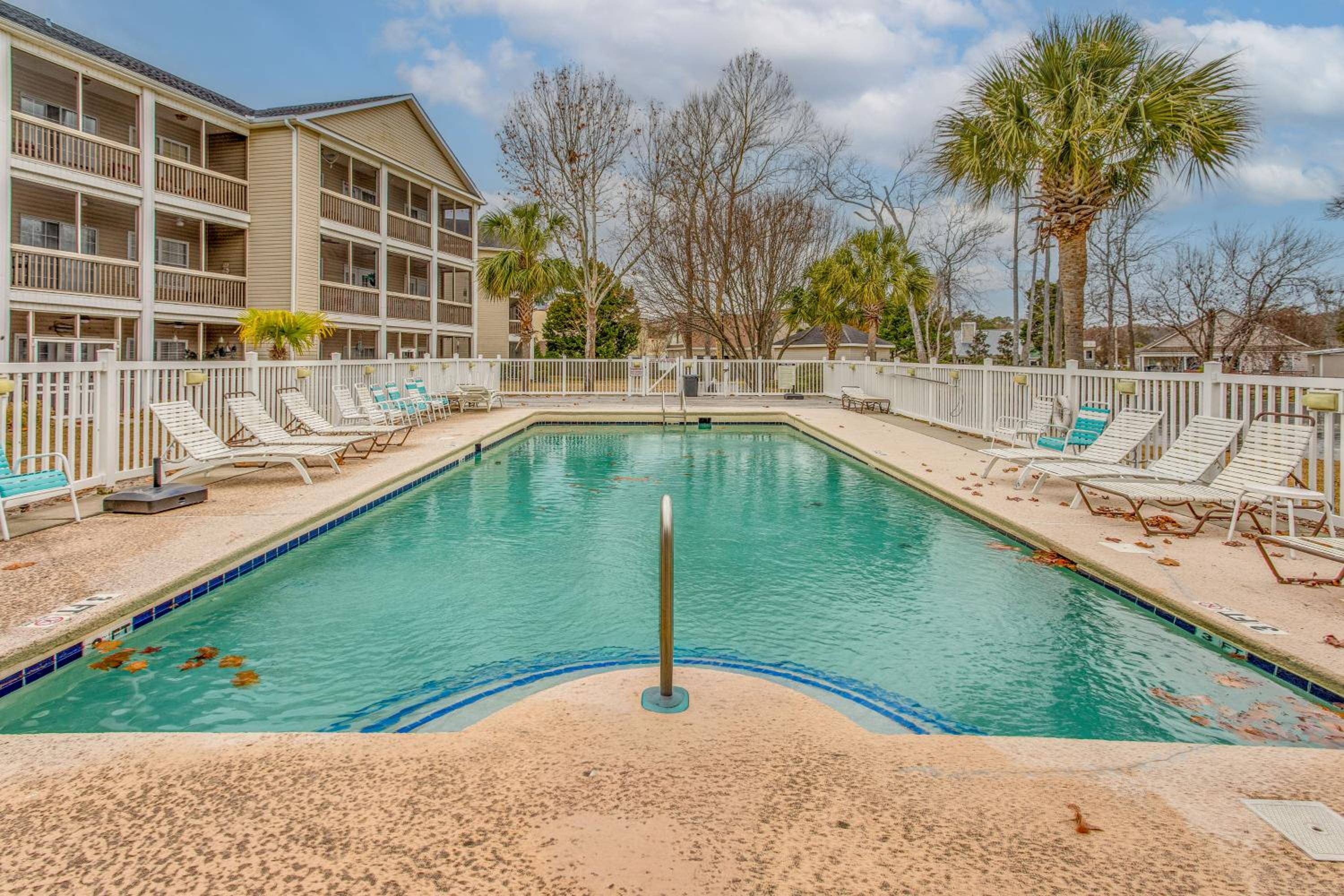 Condo with Pool Access, 1 Mi to Cherry Grove Beach!