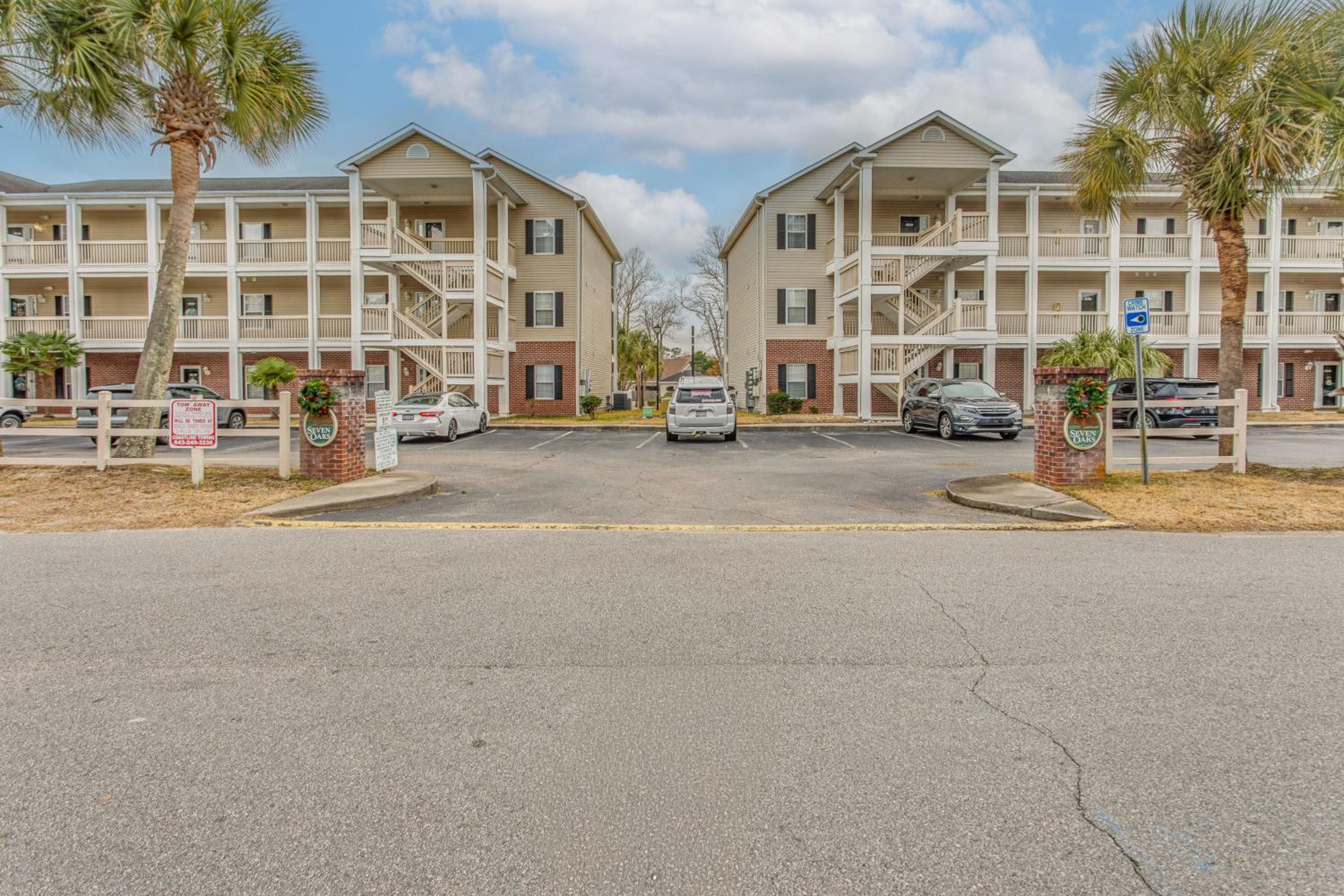 Condo with Pool Access, 1 Mi to Cherry Grove Beach!