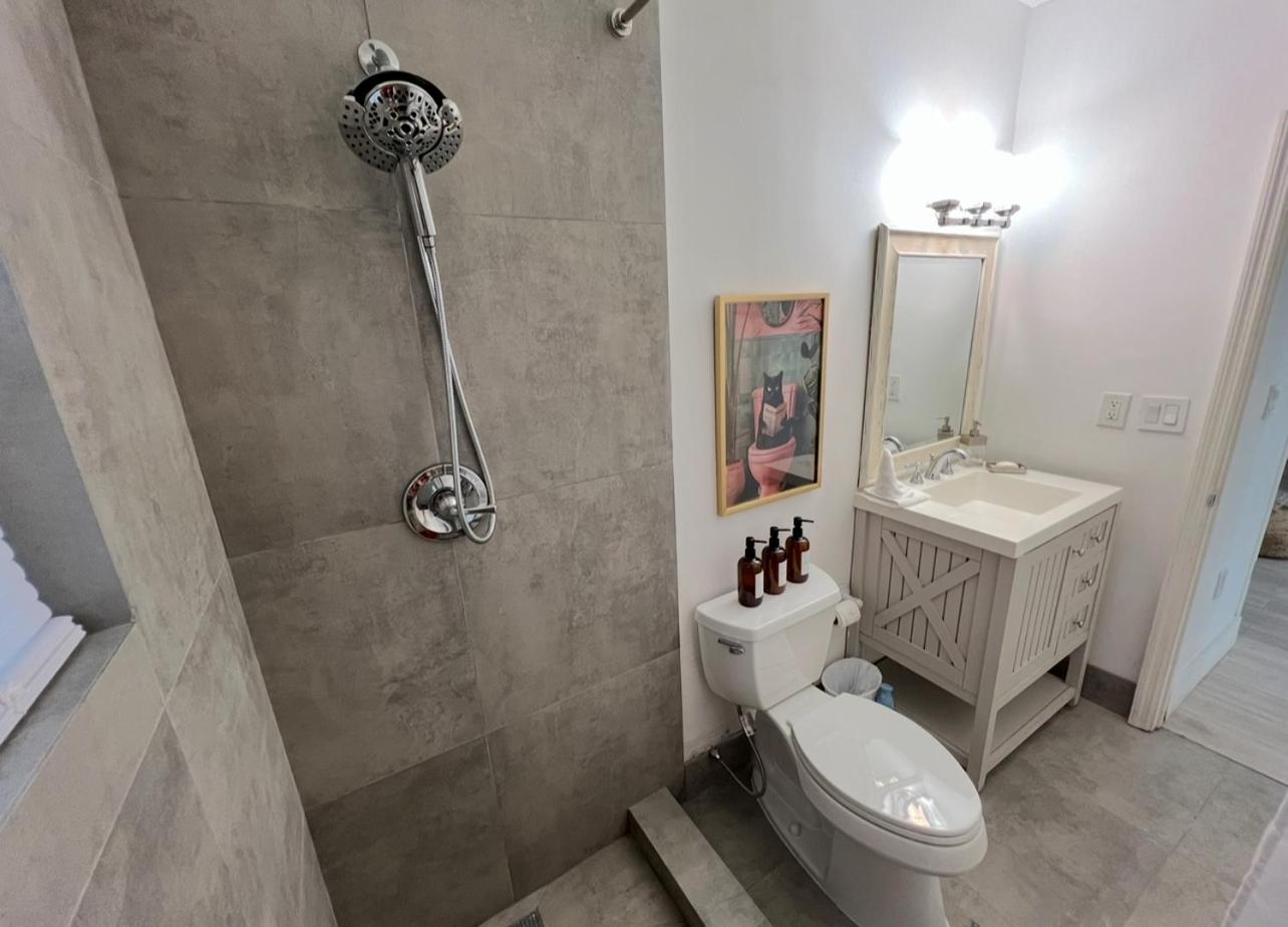 Prime Location Home W BBQ & Free Parking