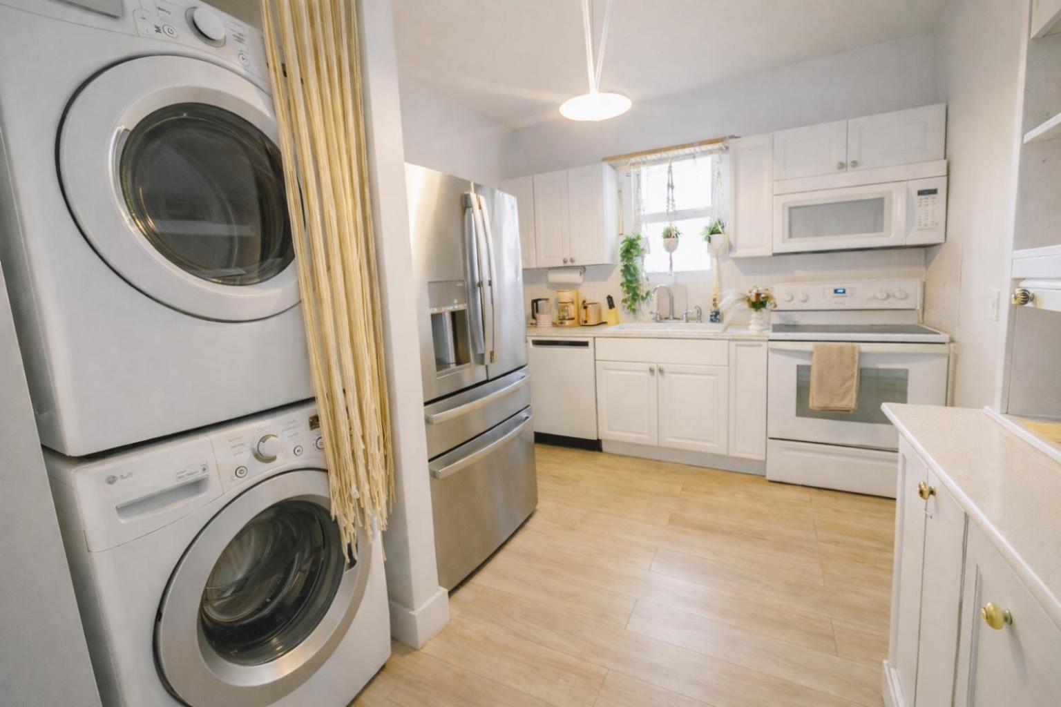 Prime Location Home W BBQ & Free Parking