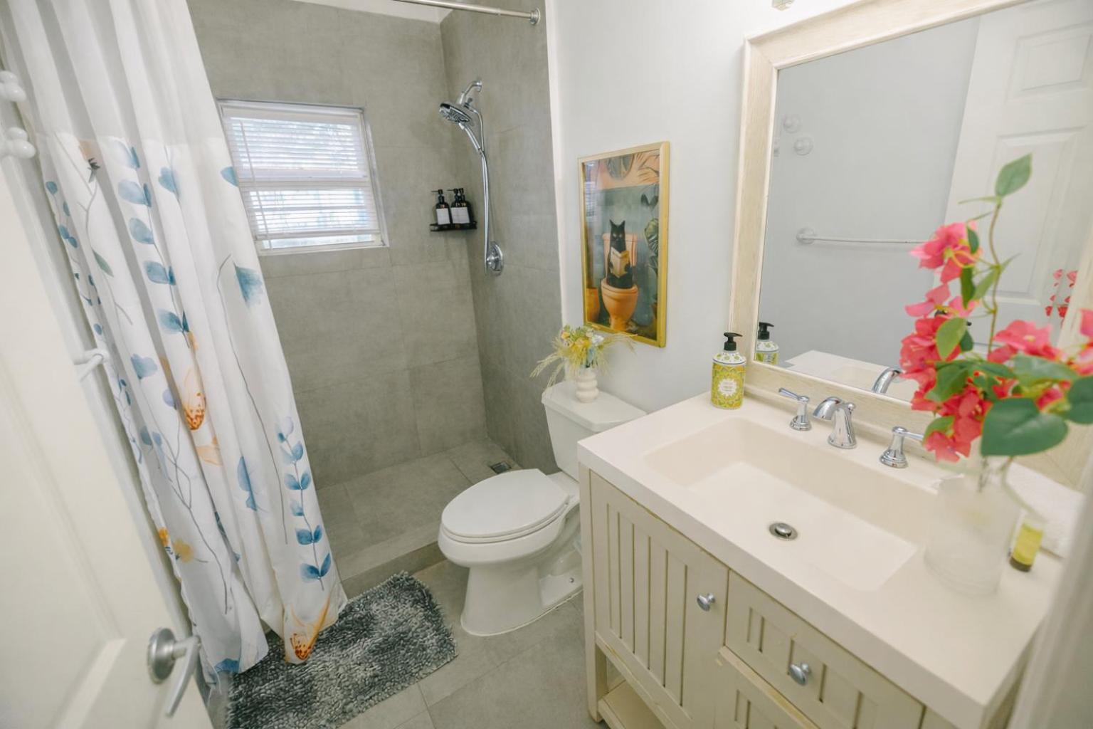Prime Location Home W BBQ & Free Parking