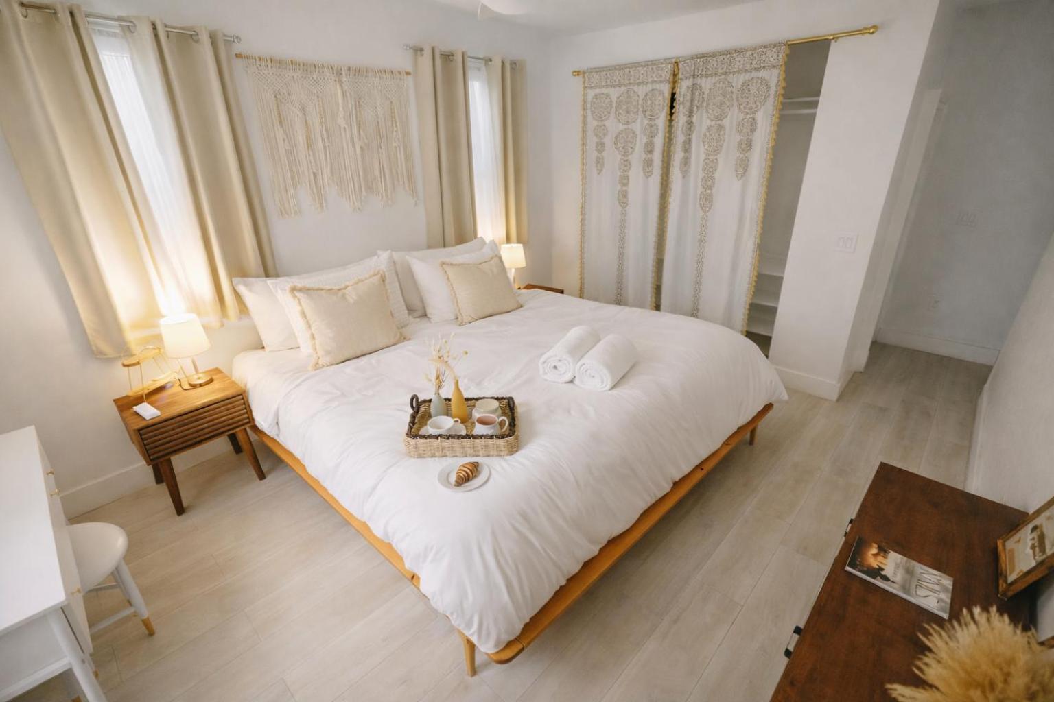 Prime Location Home W BBQ & Free Parking