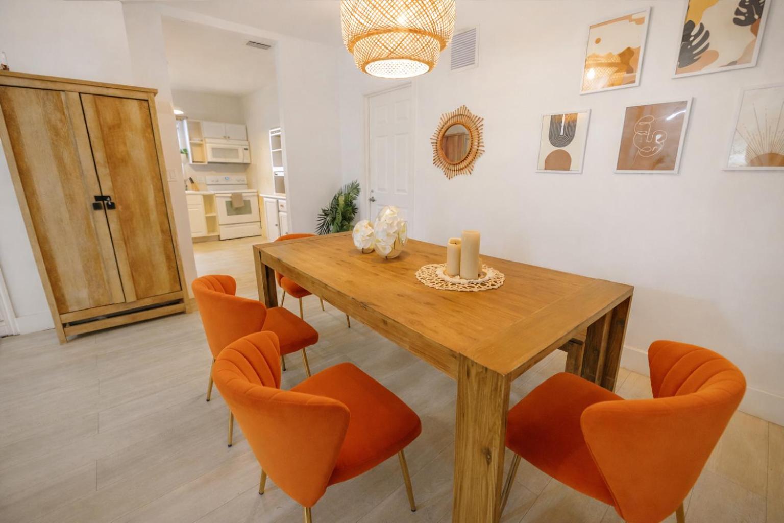 Prime Location Home W BBQ & Free Parking