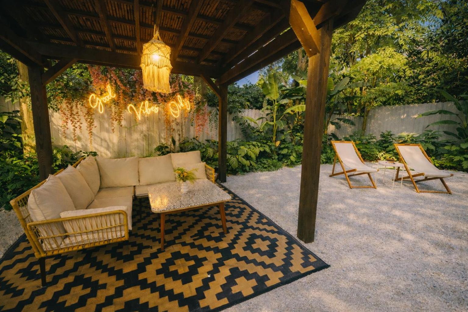 Prime Location Home W BBQ & Free Parking