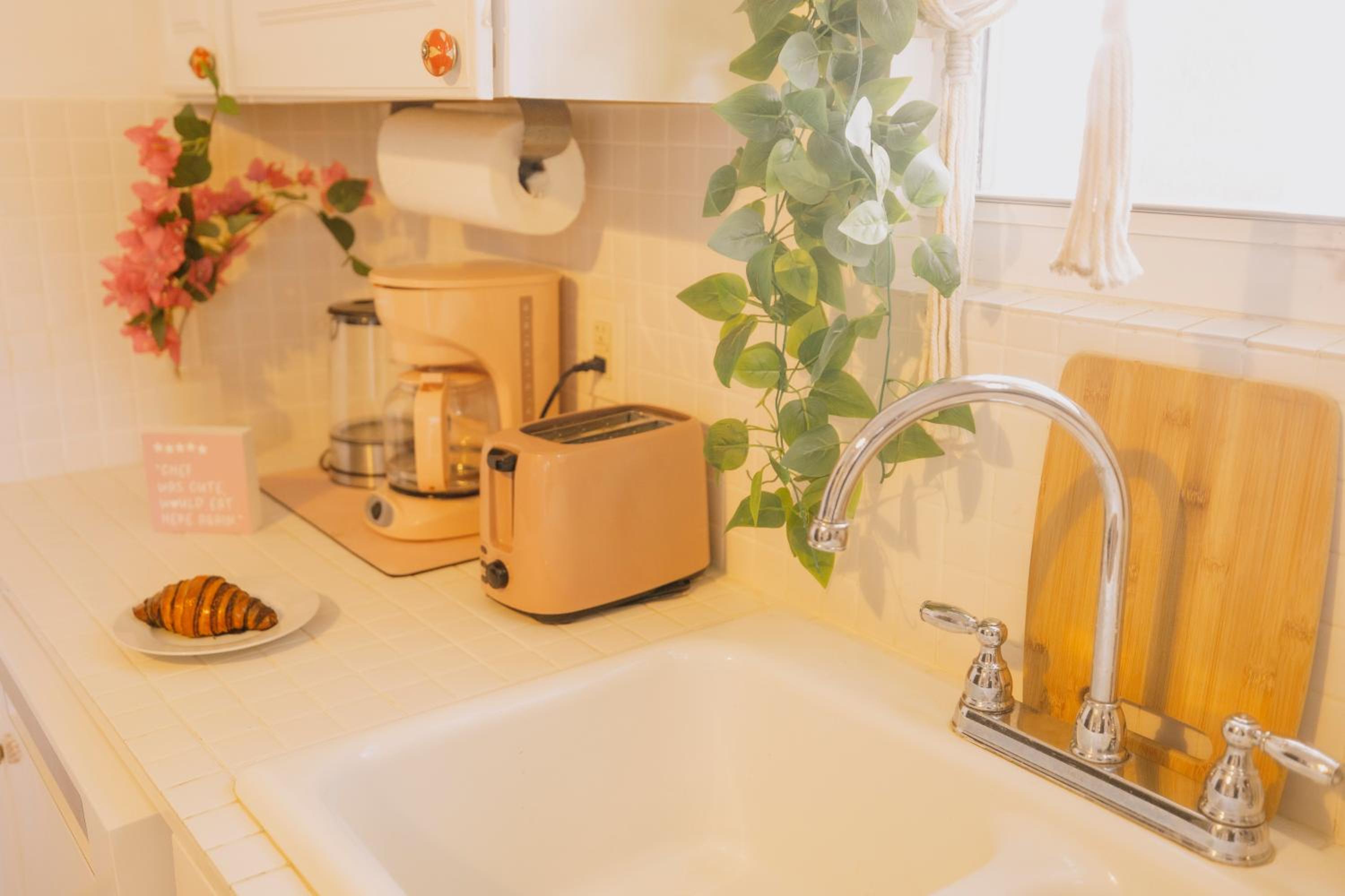 Prime Location Home W BBQ & Free Parking