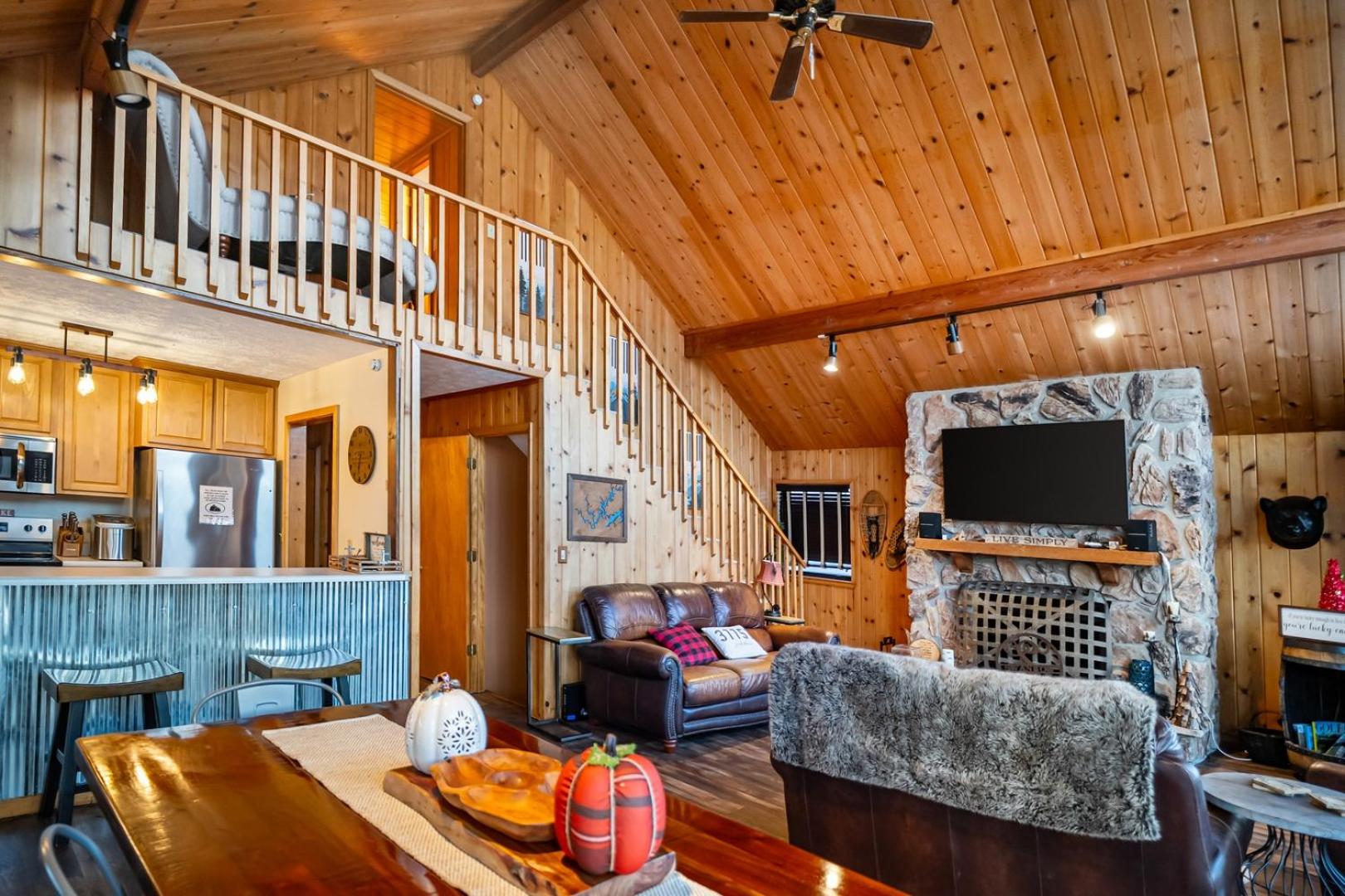 Norris Lake Cabin | Dock + Kayaks + Games