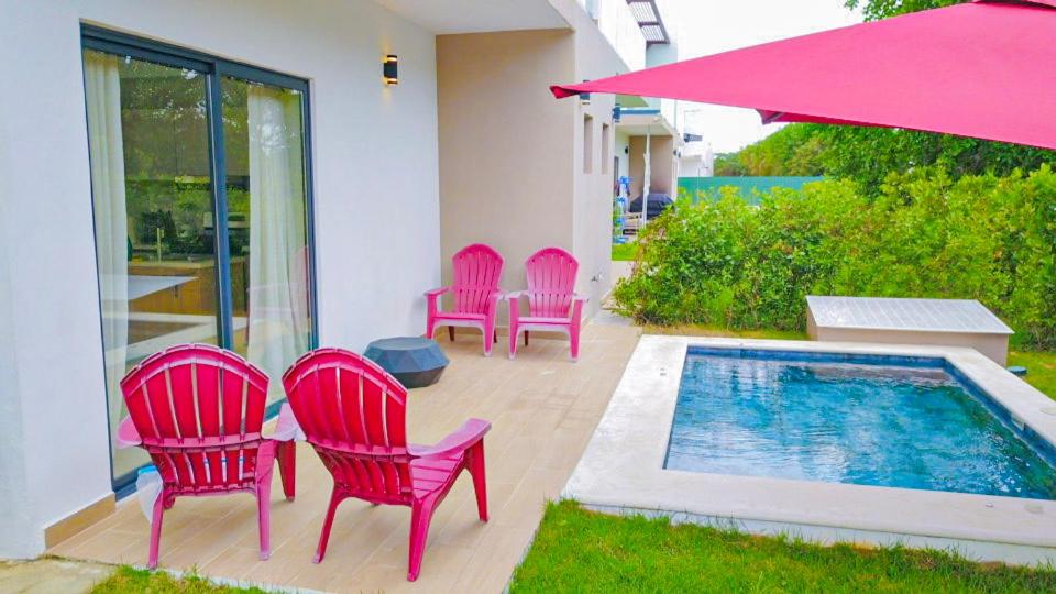 Modern Poolside Villa in Vistacana Near Downtown