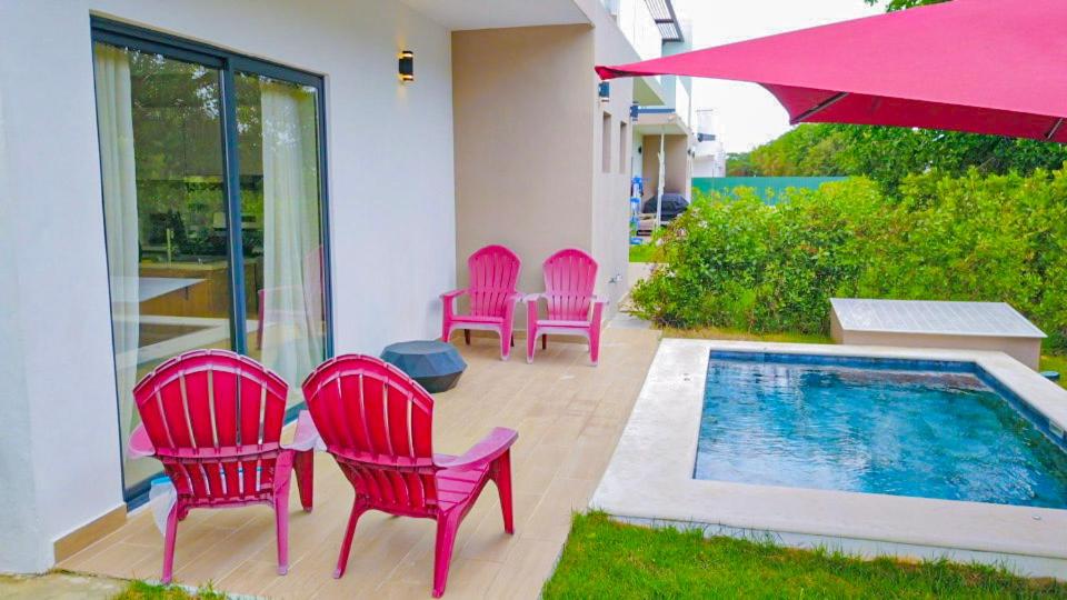 Modern Poolside Villa in Vistacana Near Downtown