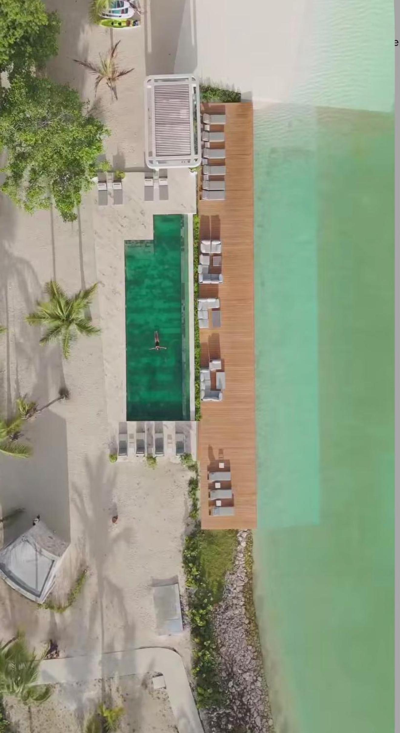 Modern Poolside Villa in Vistacana Near Downtown