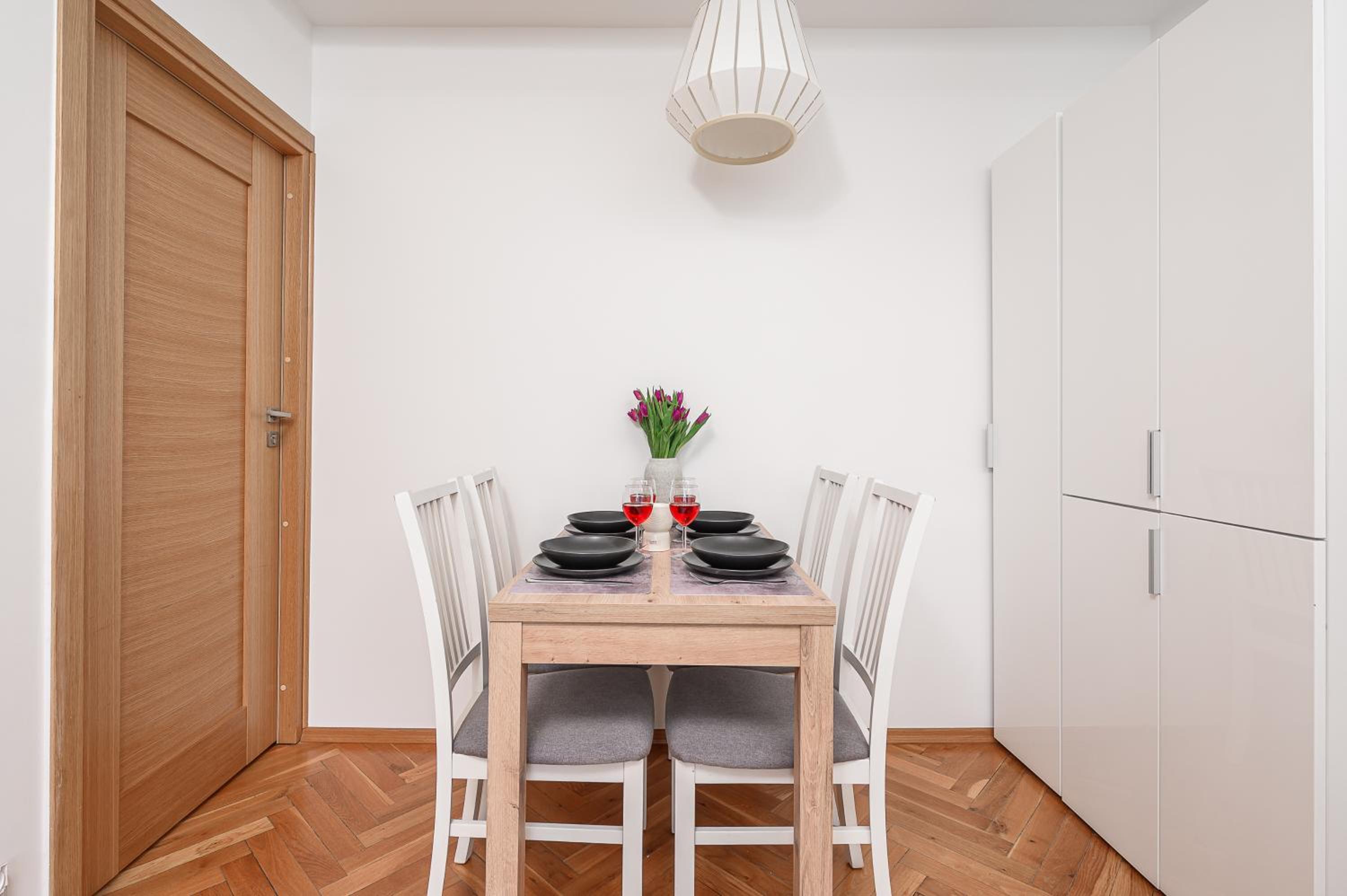 Lumina apartment near center of Warsaw