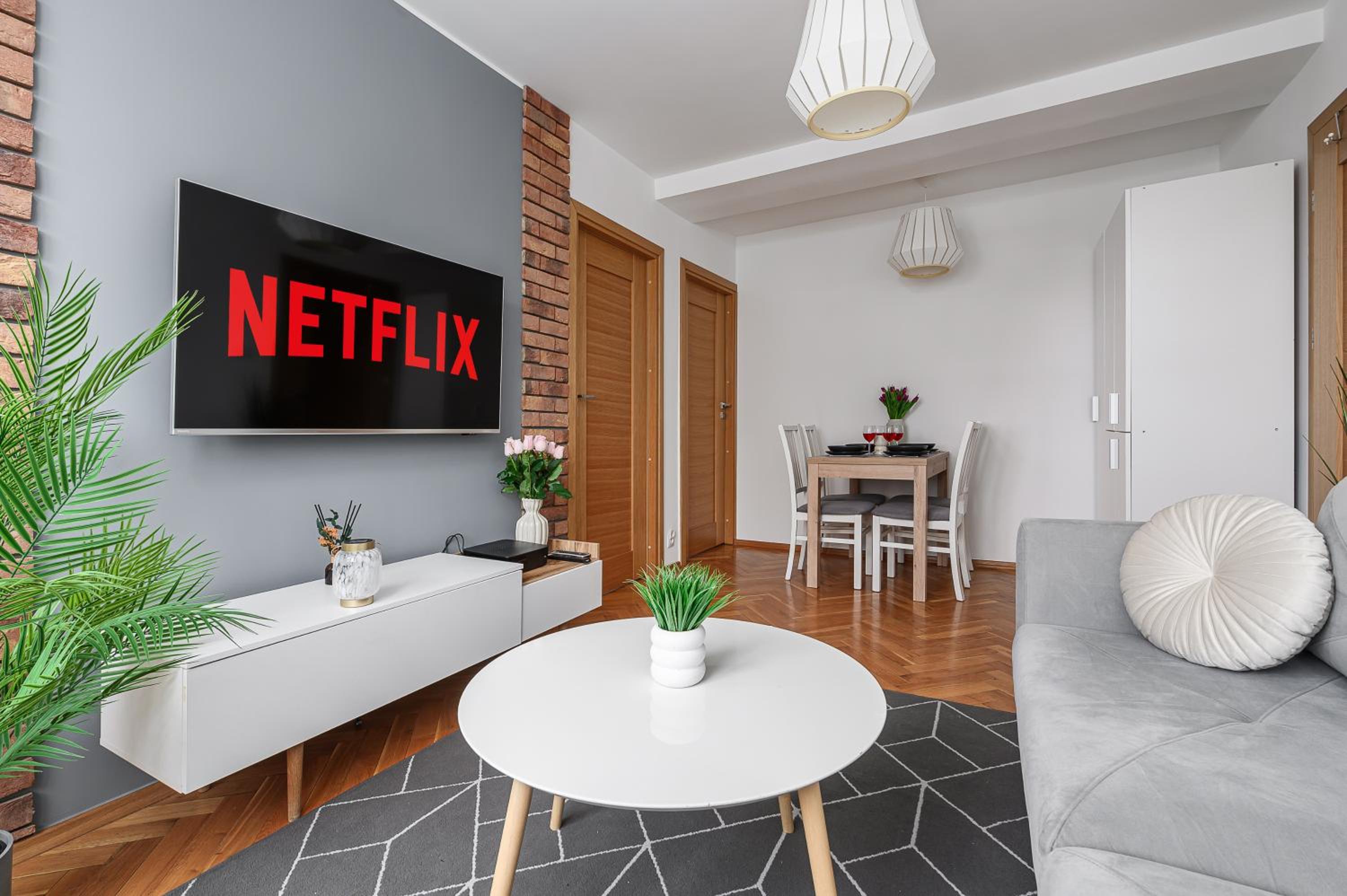 Lumina apartment near center of Warsaw