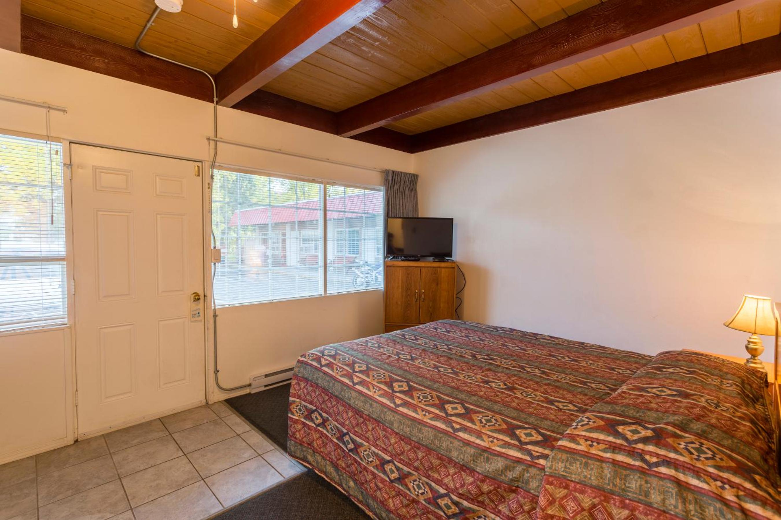Holiday House Motel