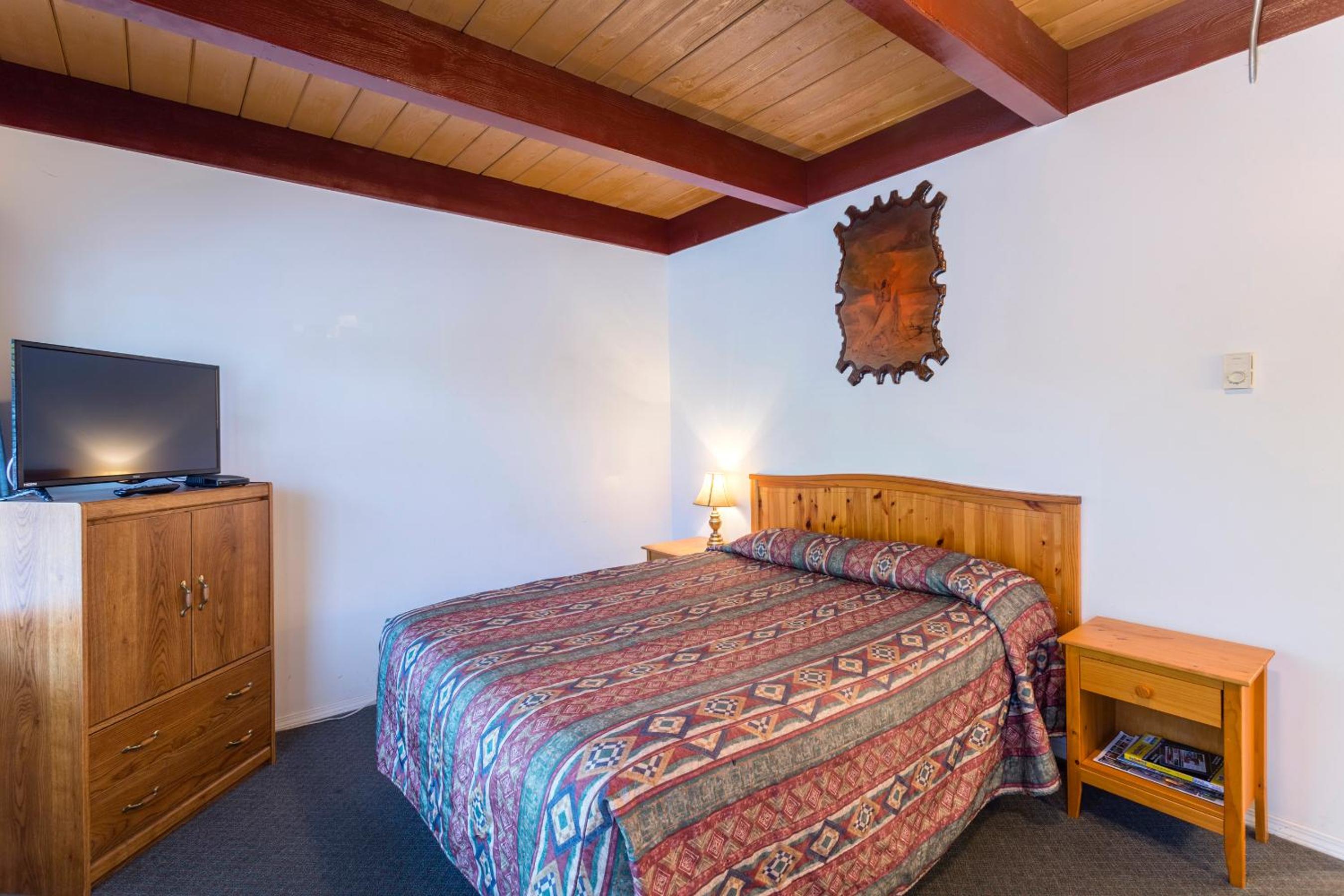 Holiday House Motel