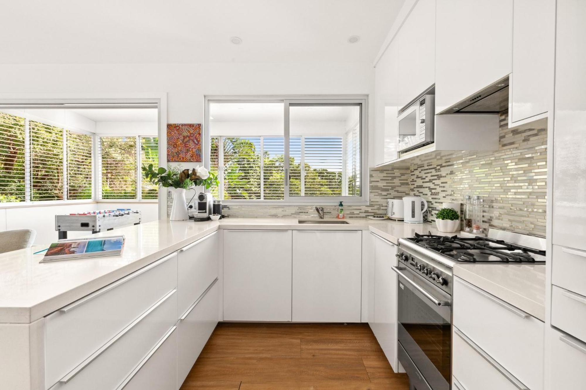 Luxury 2-Bed with Ocean Views and Garden