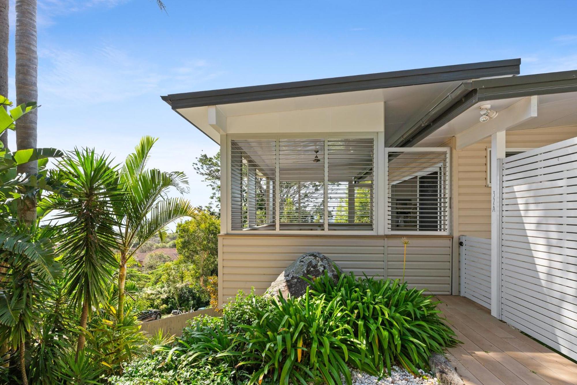 Luxury 2-Bed with Ocean Views and Garden
