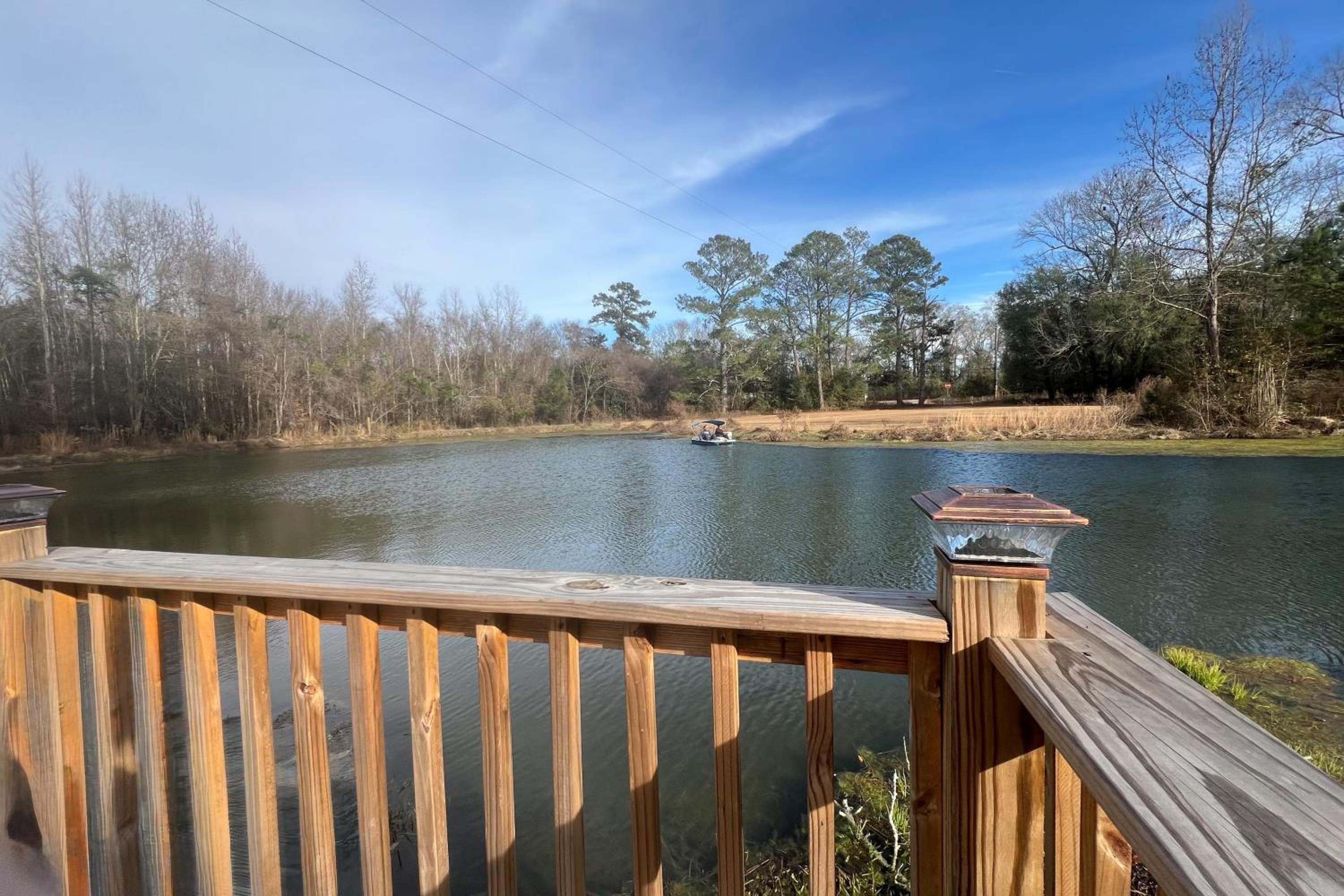 Stocked Pond Country Retreat in Oglethorpe!