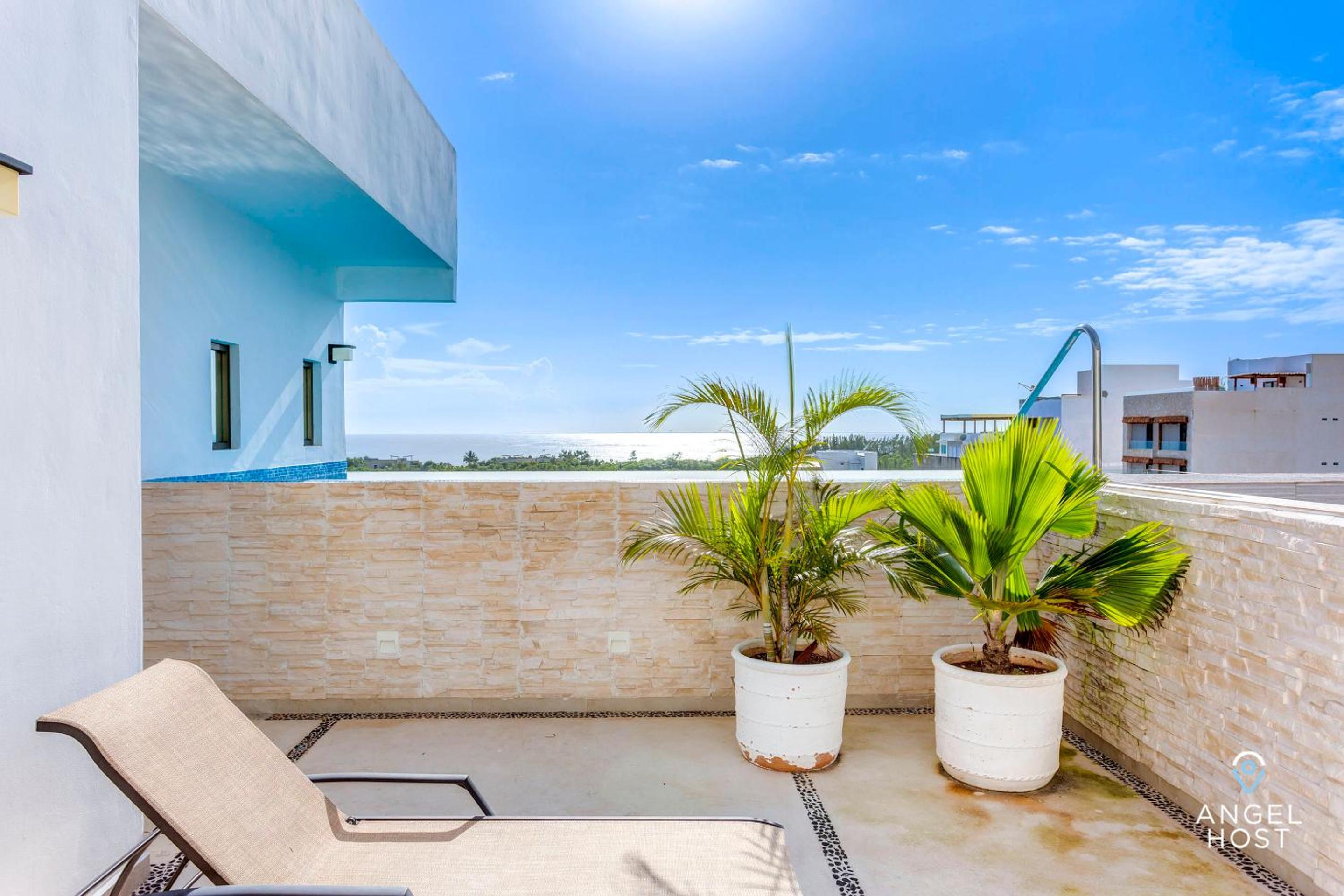 Serene Ocean Views, Infinity Pool, Gym And Balcony view 5