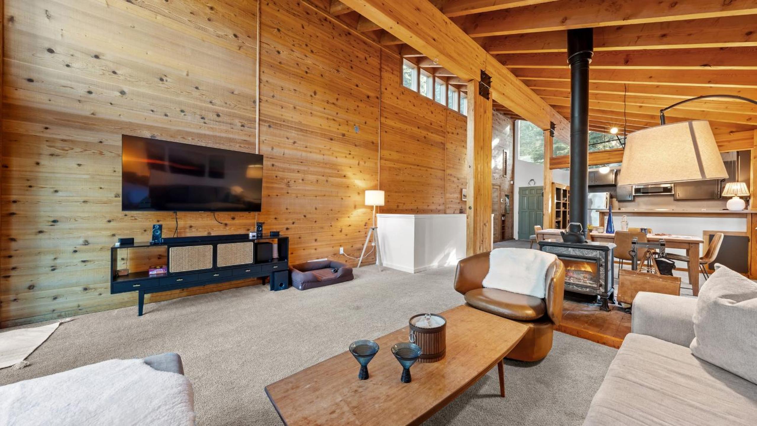 Hot Tub Sauna Forest Views in Tahoe Donner Cedar Summit by Avantstay