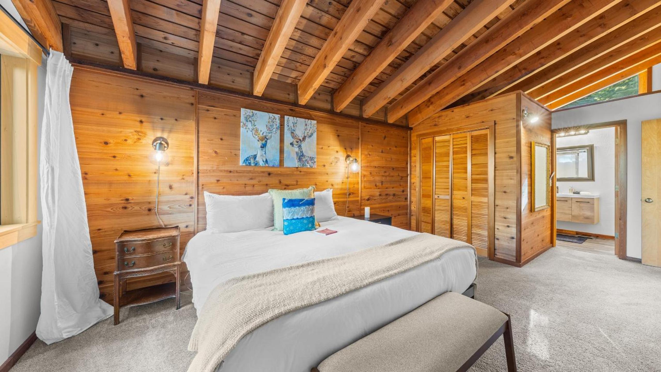 Hot Tub Sauna Forest Views in Tahoe Donner Cedar Summit by Avantstay