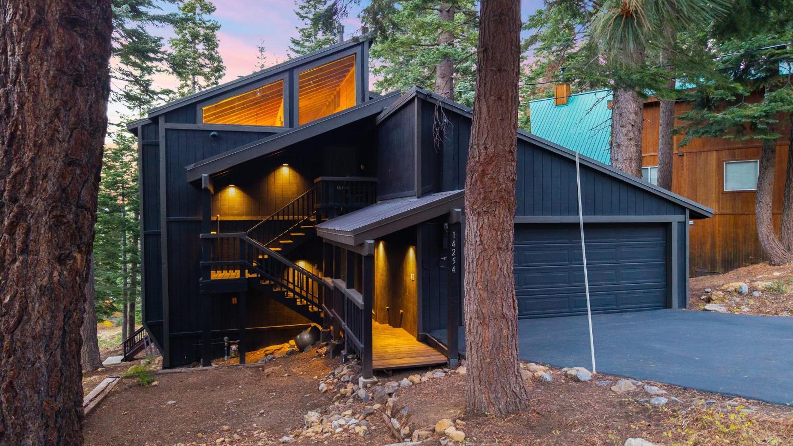 Hot Tub Sauna Forest Views in Tahoe Donner Cedar Summit by Avantstay