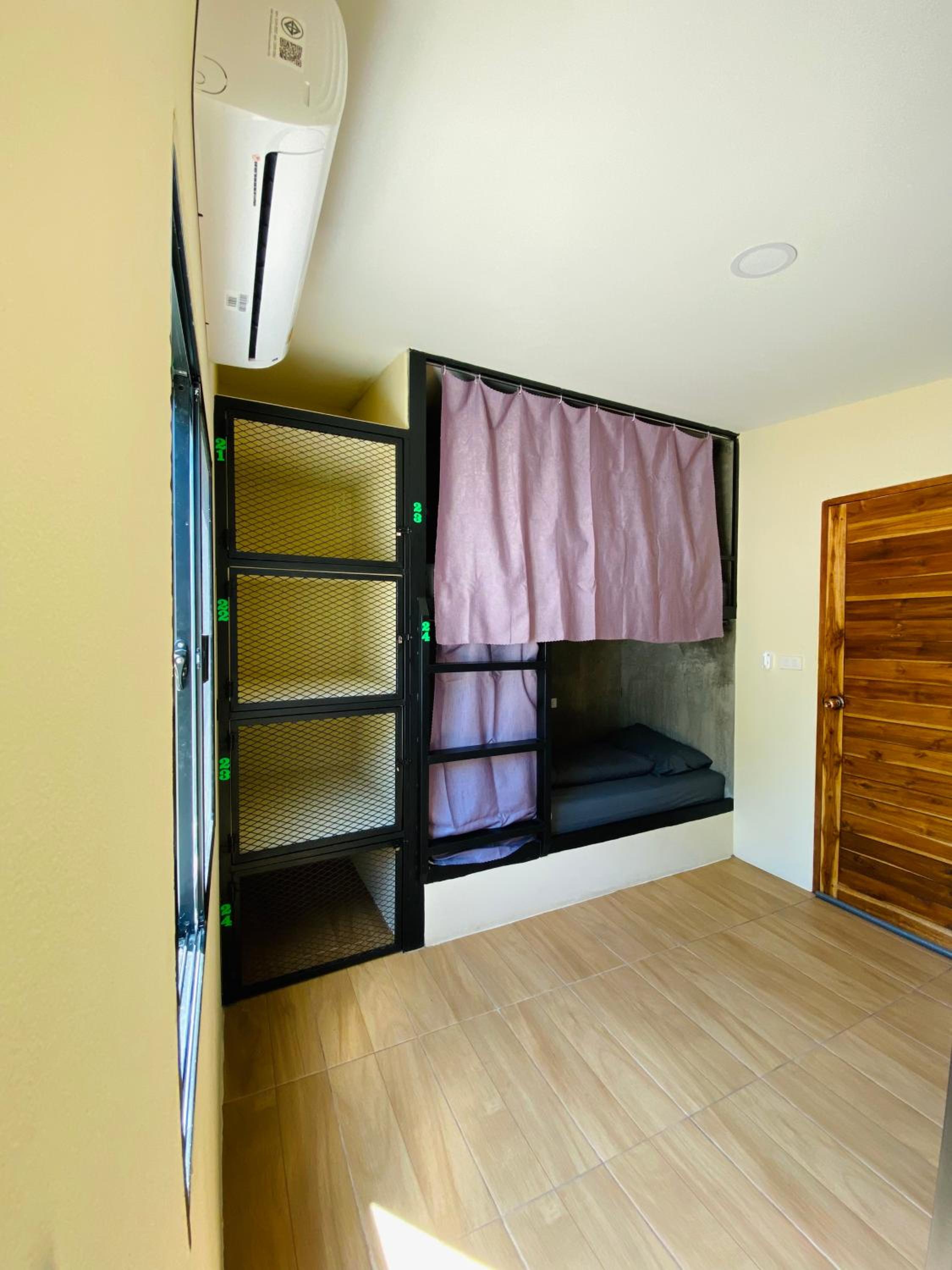 The 10 Club Hostel