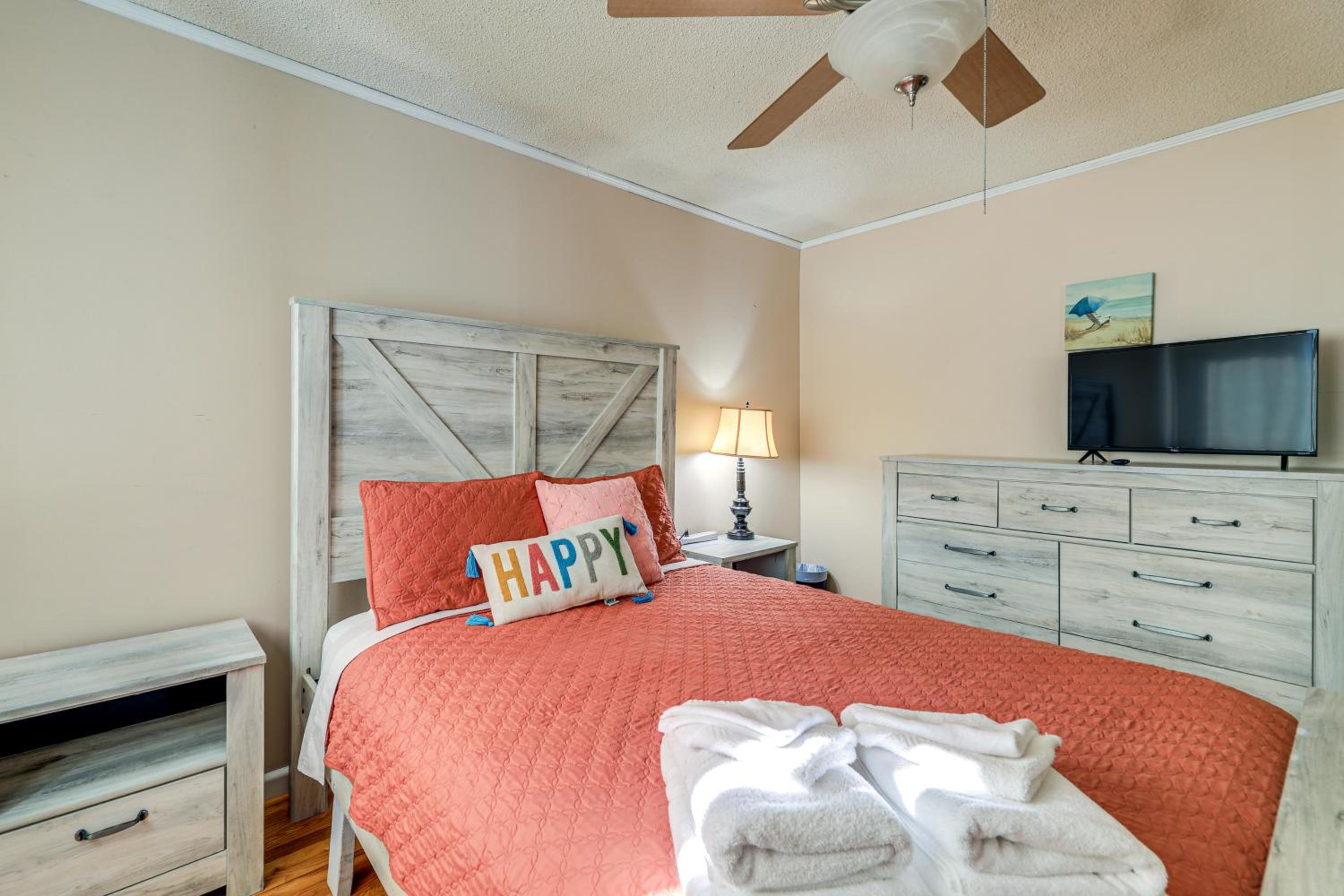 7 Mi to Neuse River! Family Home with Poolside Oasis