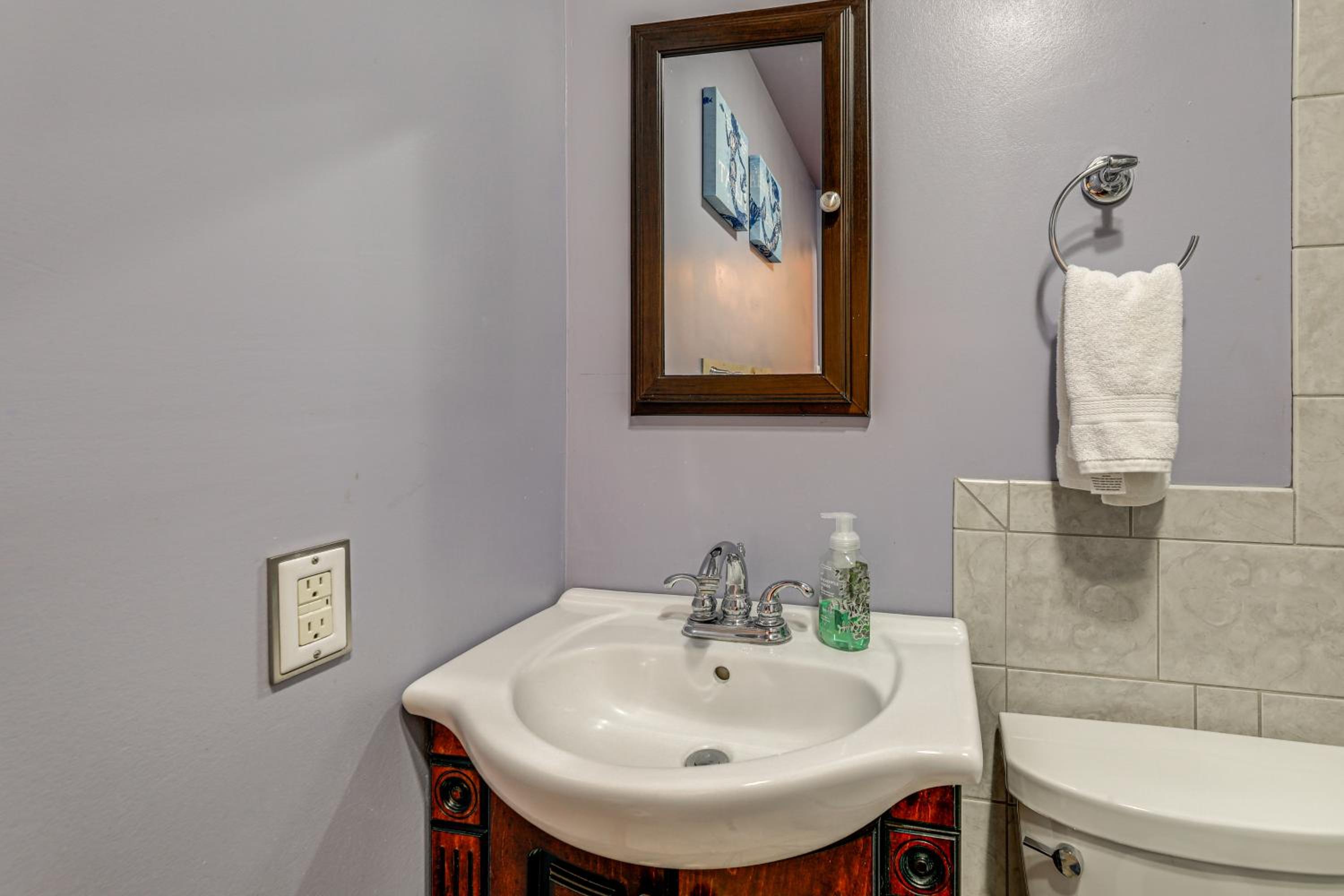7 Mi to Neuse River! Family Home with Poolside Oasis