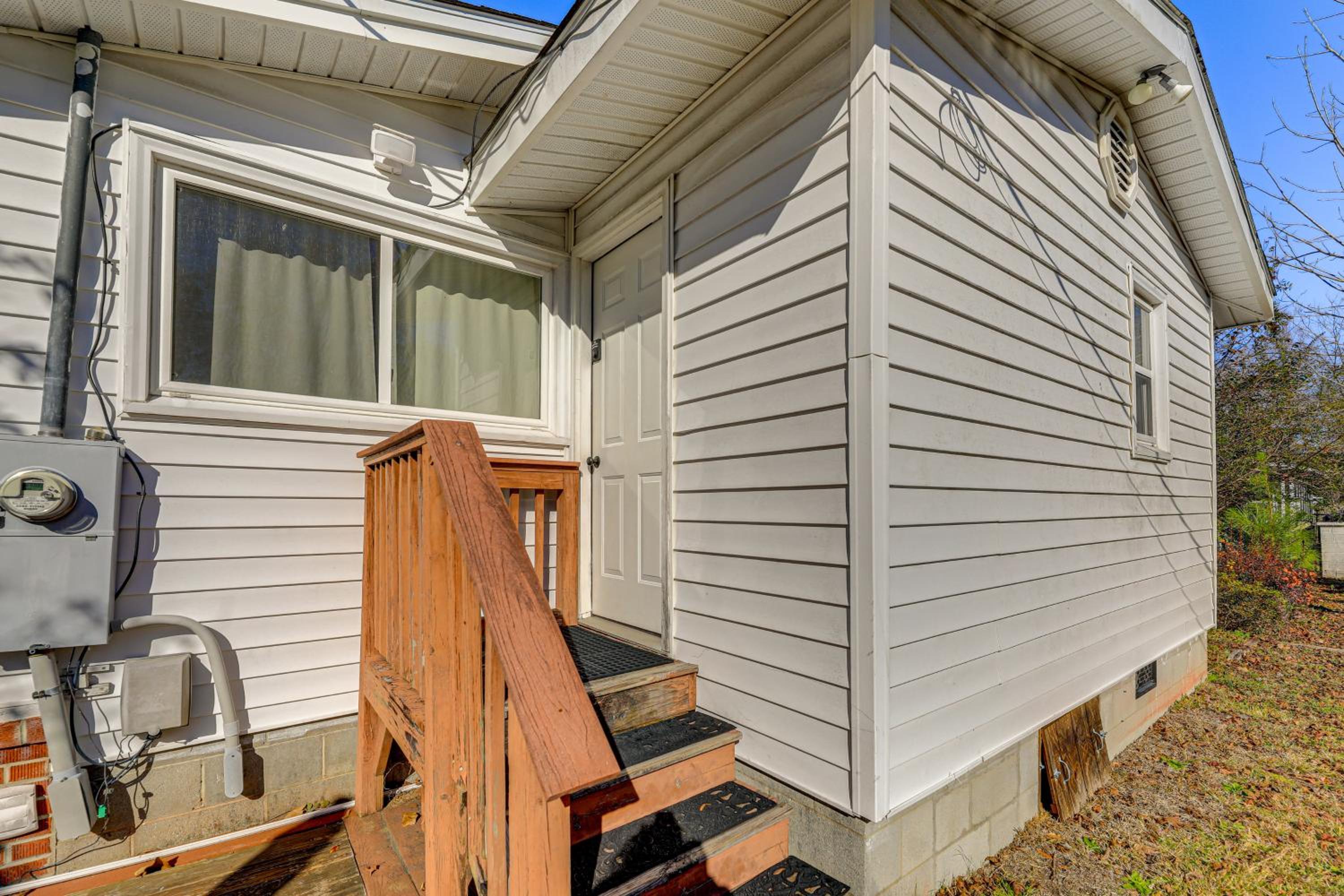 7 Mi to Neuse River! Family Home with Poolside Oasis