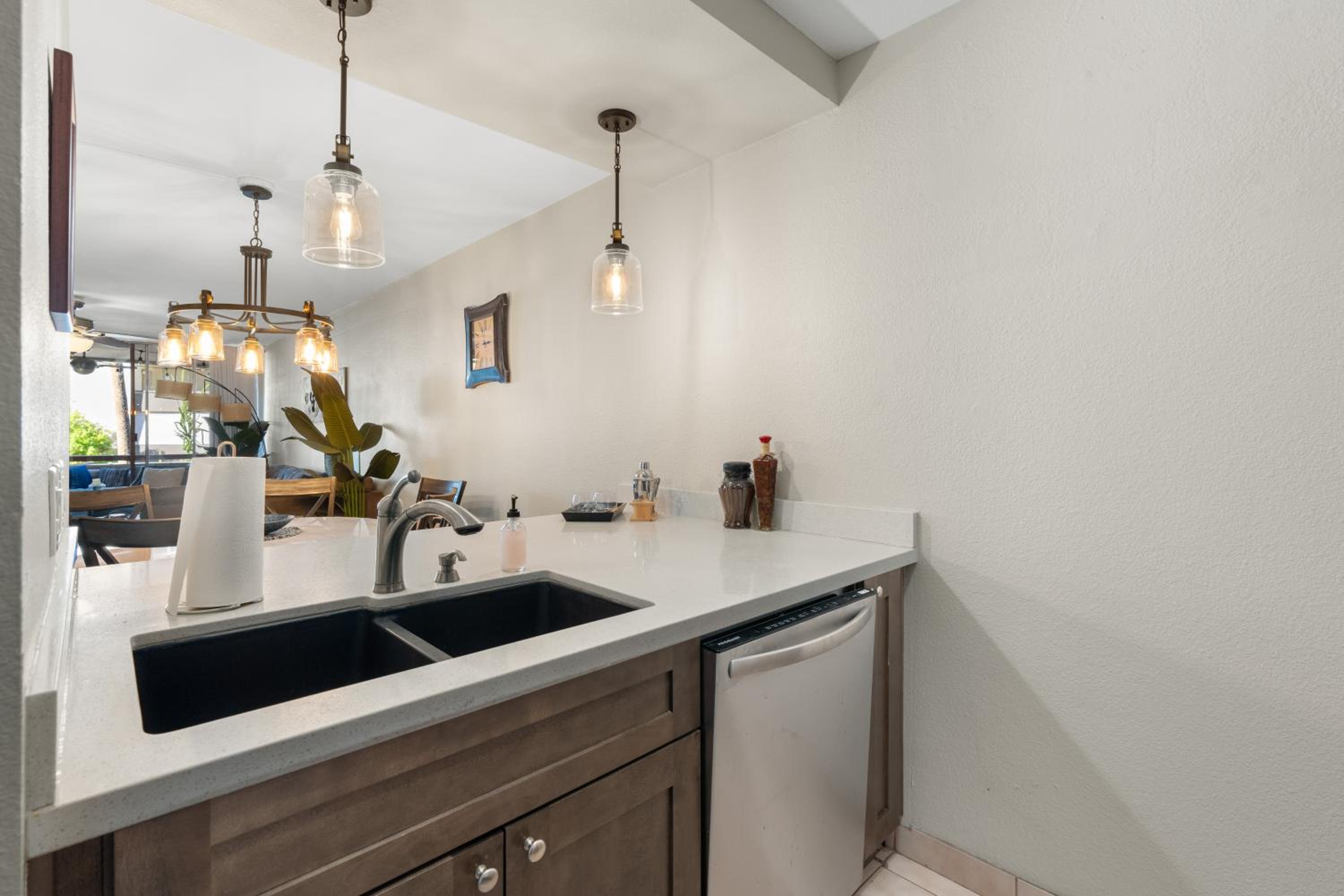 Less Than 1 Mi to Fashion Square Condo with Community Perks