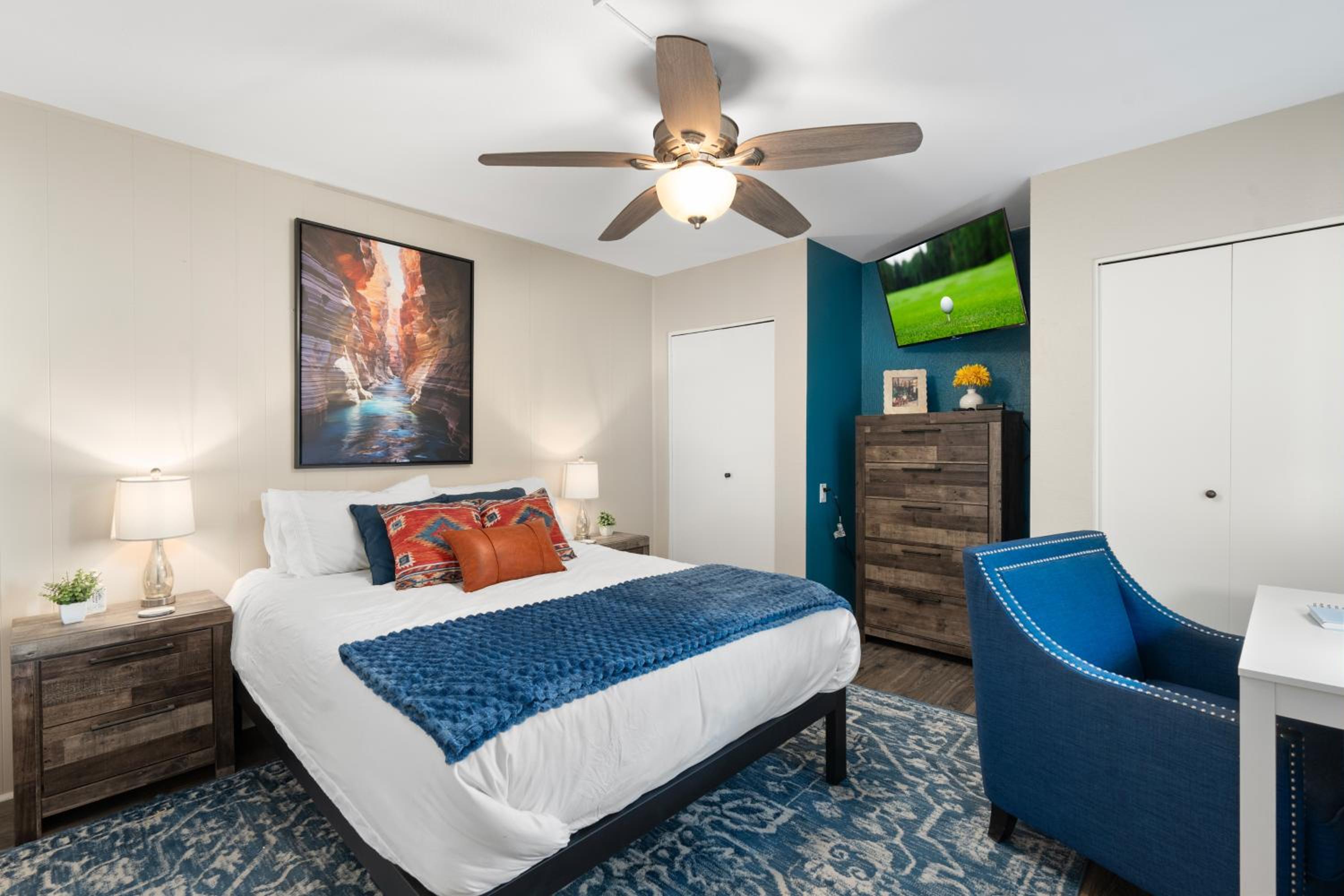 Less Than 1 Mi to Fashion Square Condo with Community Perks