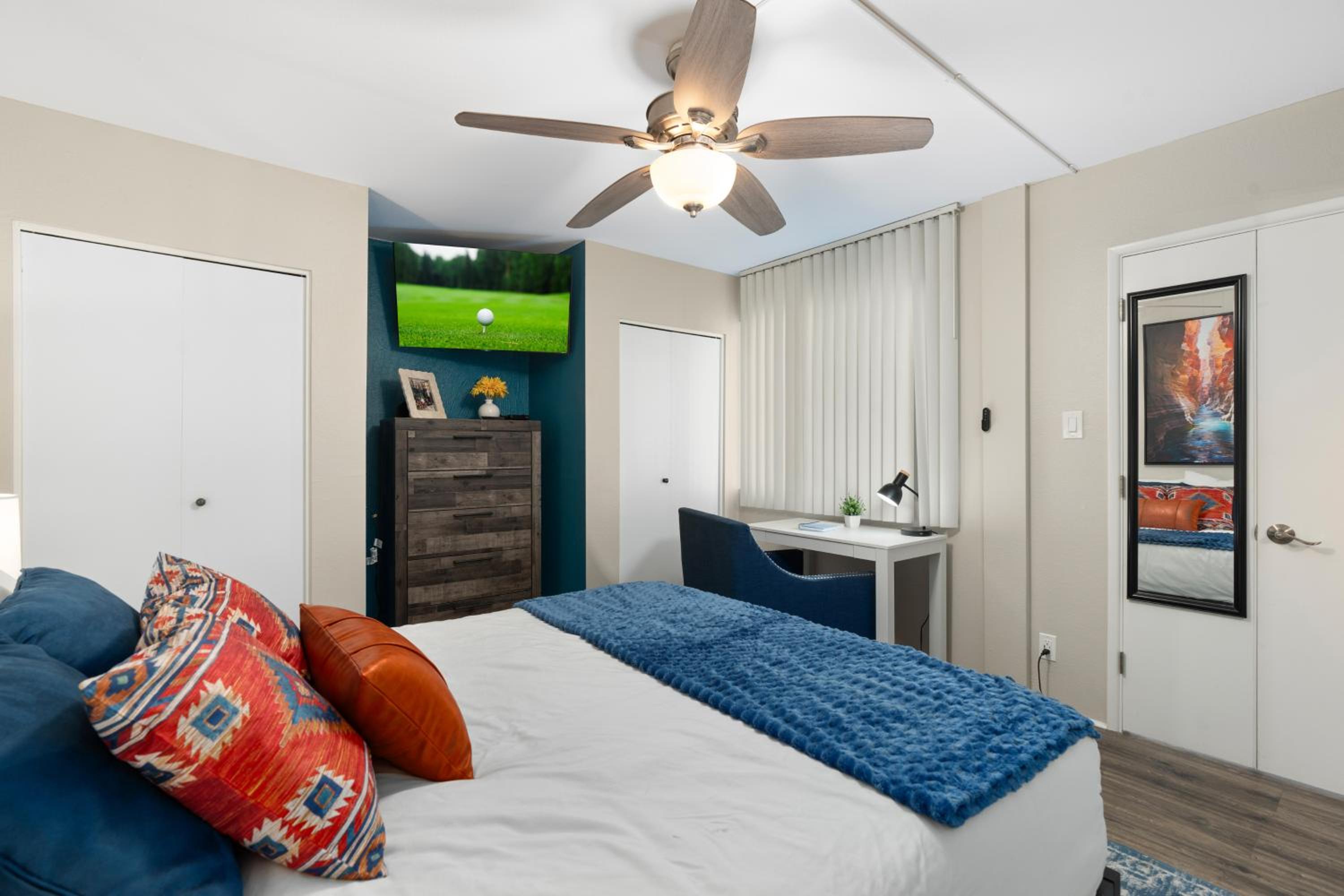 Less Than 1 Mi to Fashion Square Condo with Community Perks