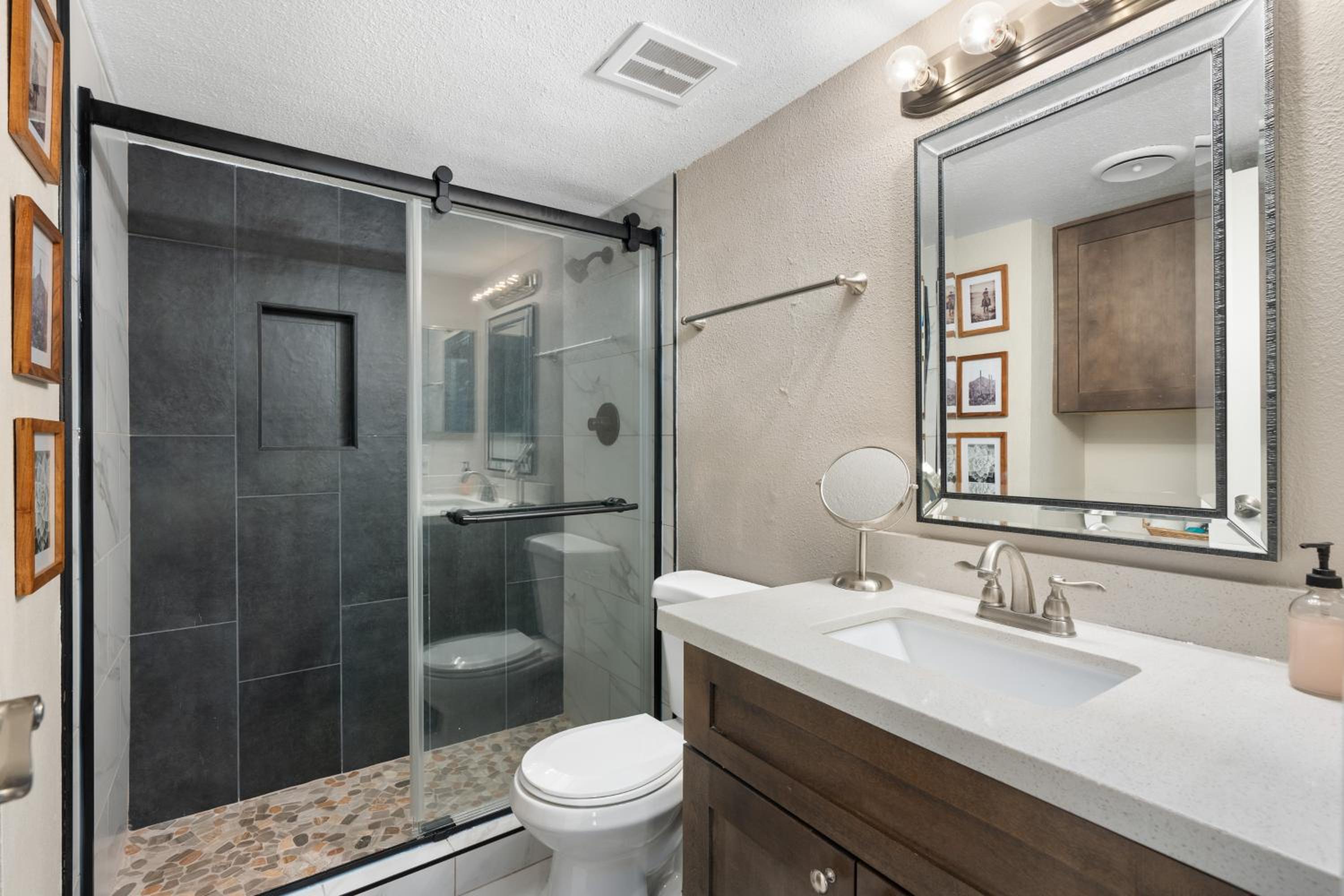 Less Than 1 Mi to Fashion Square Condo with Community Perks