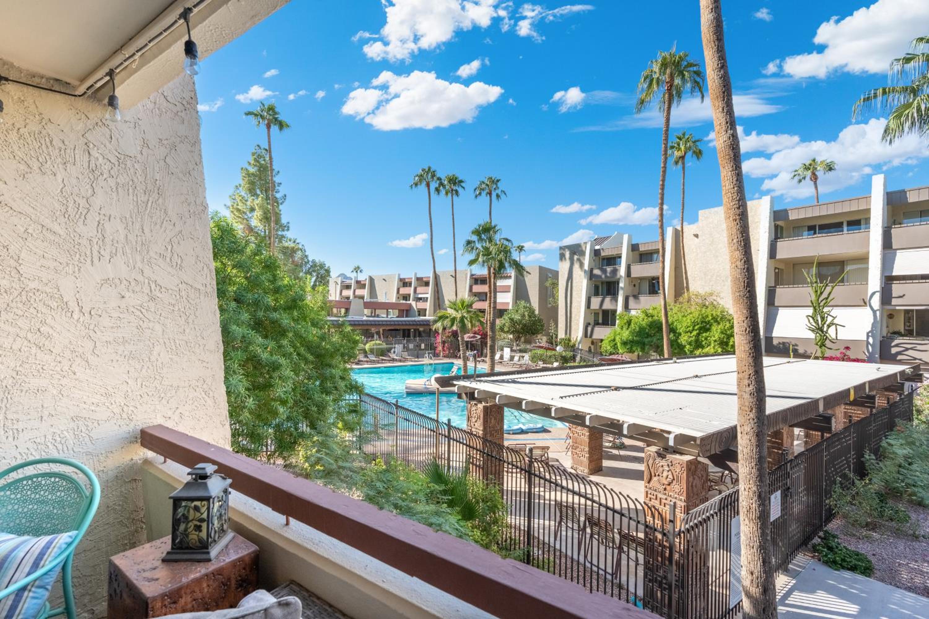 Less Than 1 Mi to Fashion Square Condo with Community Perks