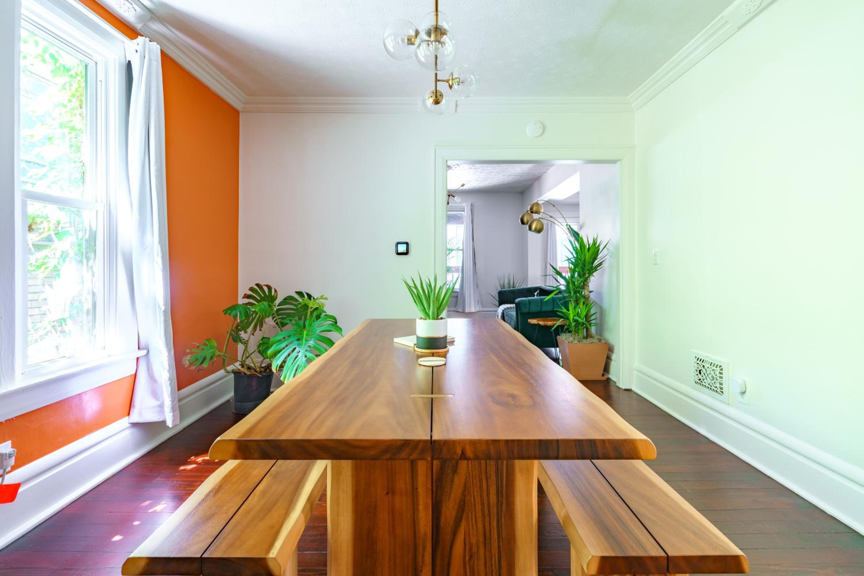 Jungle House Columbus Short North Downtown Free Parking - Steps to Convention Center & Nationwide Arena - 2BR Luxury Home - Sleeps 8 - Over 5,800 Five Star