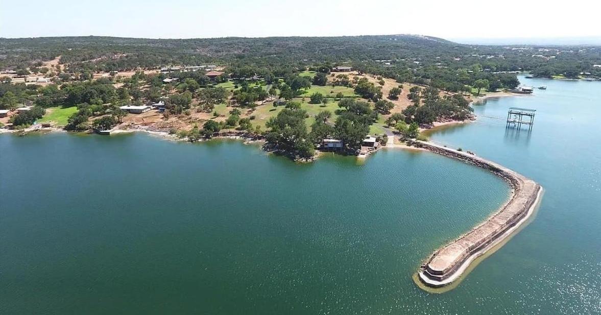 Luxurious Lakefront Estate: Spectacular Views, Expansive Grounds and Private Jetty