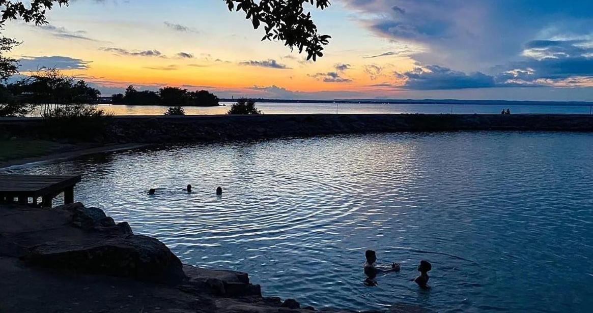 Luxurious Lakefront Estate: Spectacular Views, Expansive Grounds and Private Jetty