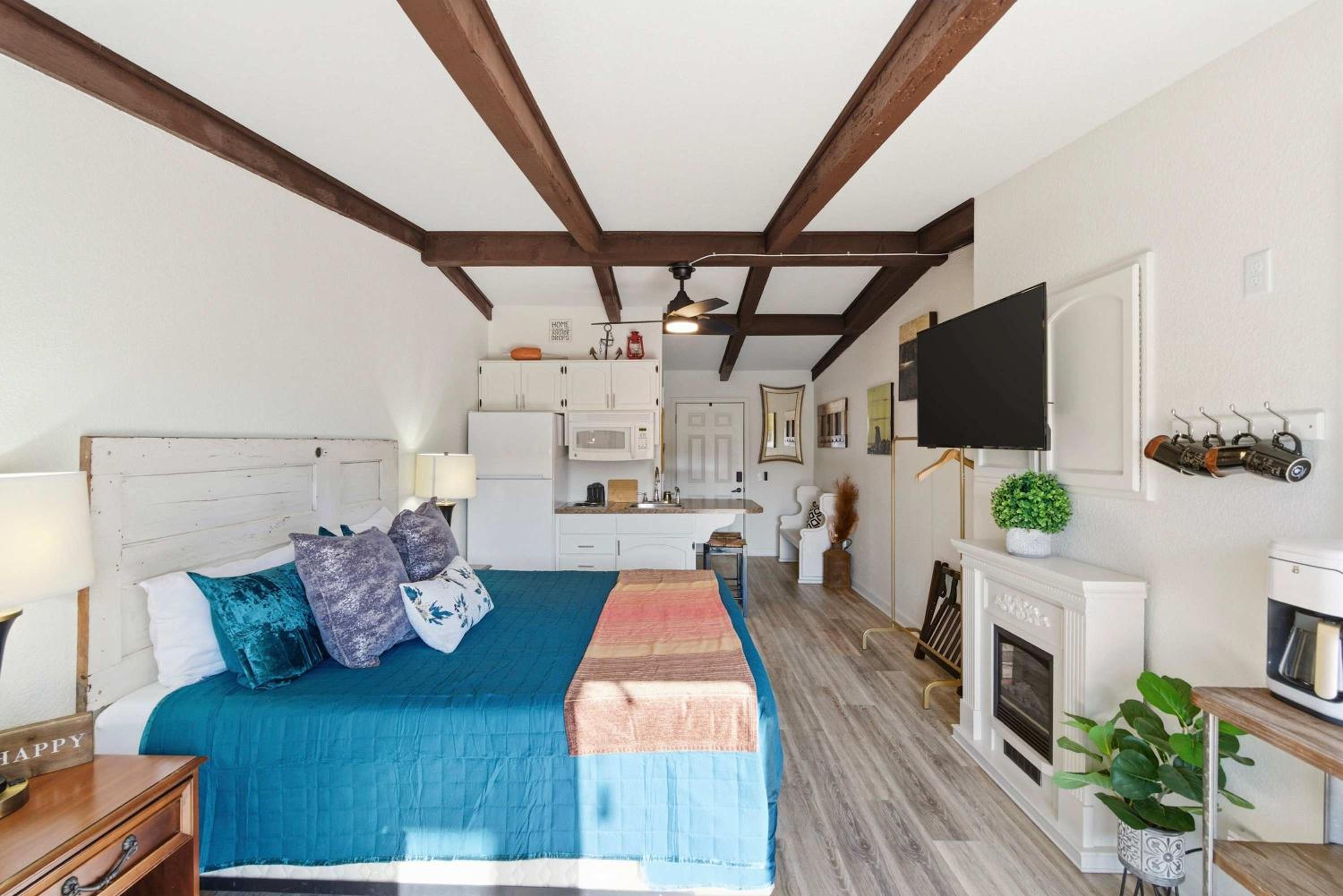 Driftwood Den Condo for 2