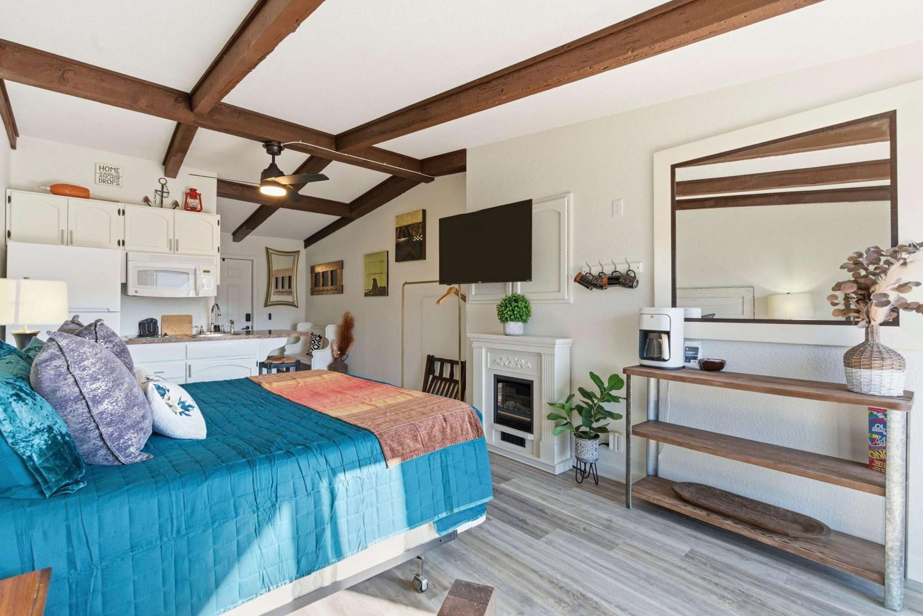Driftwood Den Condo for 2