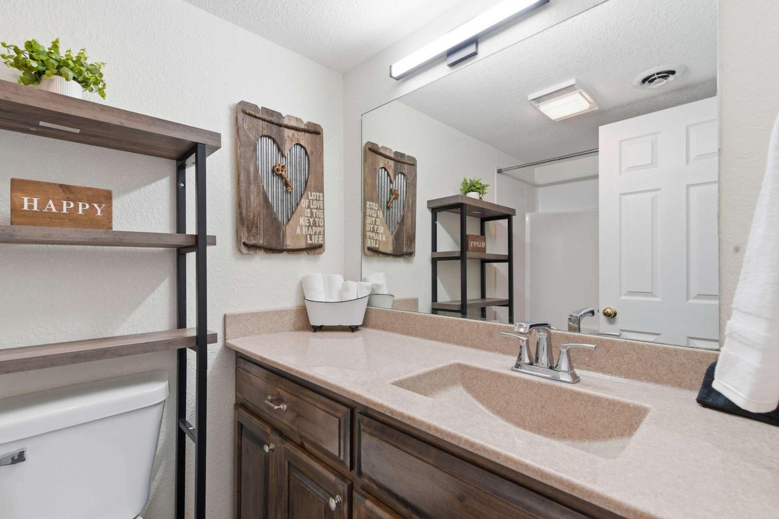 Lakin it Easy Condo for 2